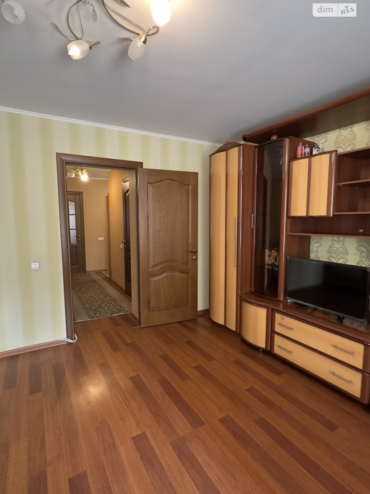 Продажа трехкомнатной квартиры в Днепре, на просп. Леси Украинки 15, фото 1