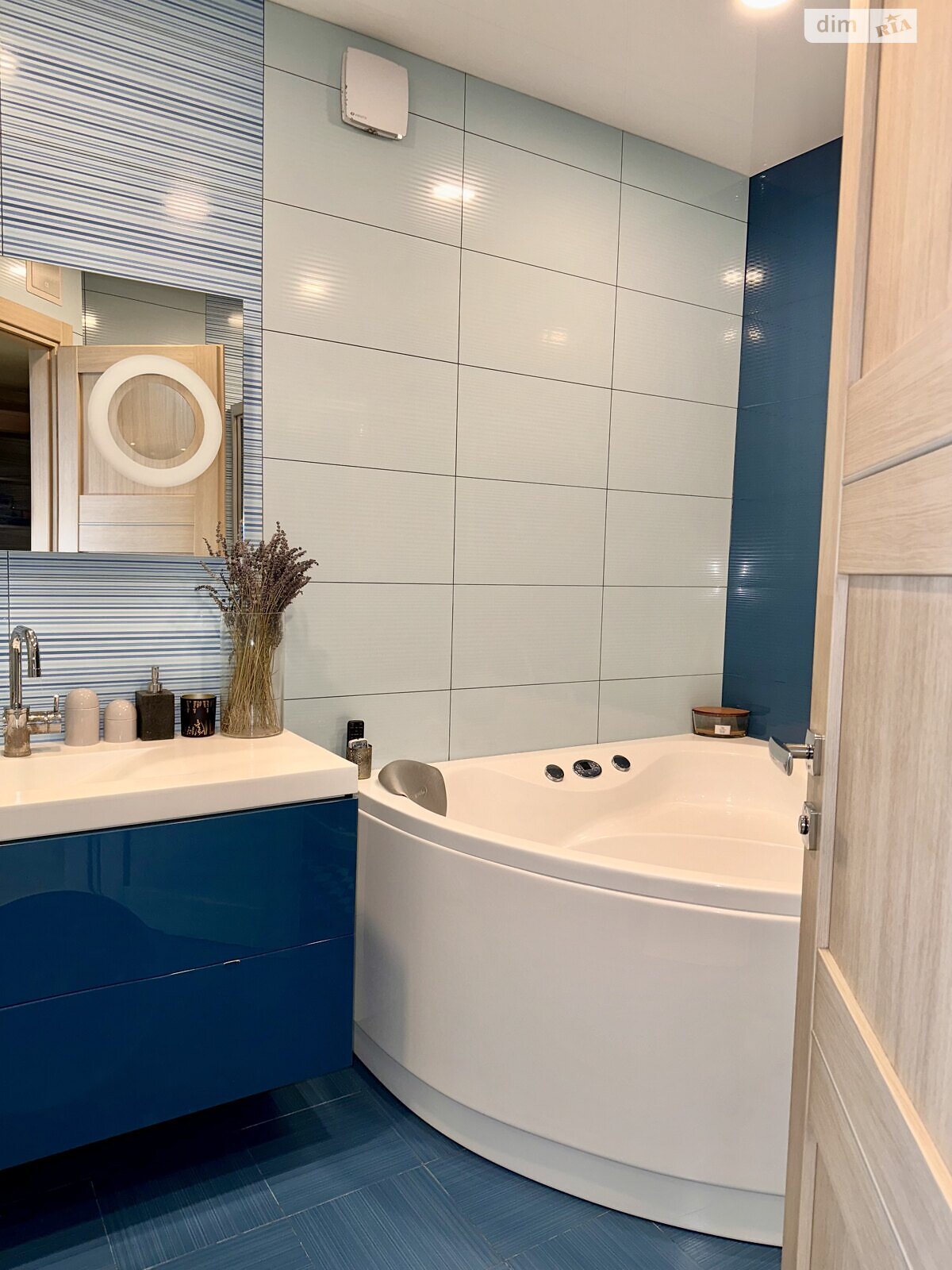 Продаж трикімнатної квартири в Дніпрі, на вул. Дмитра Кедріна, район Робоча фото 1 Продаж трикімнатної квартири в Дніпрі, на вул. Дмитра Кедріна, район Робоча фото 1