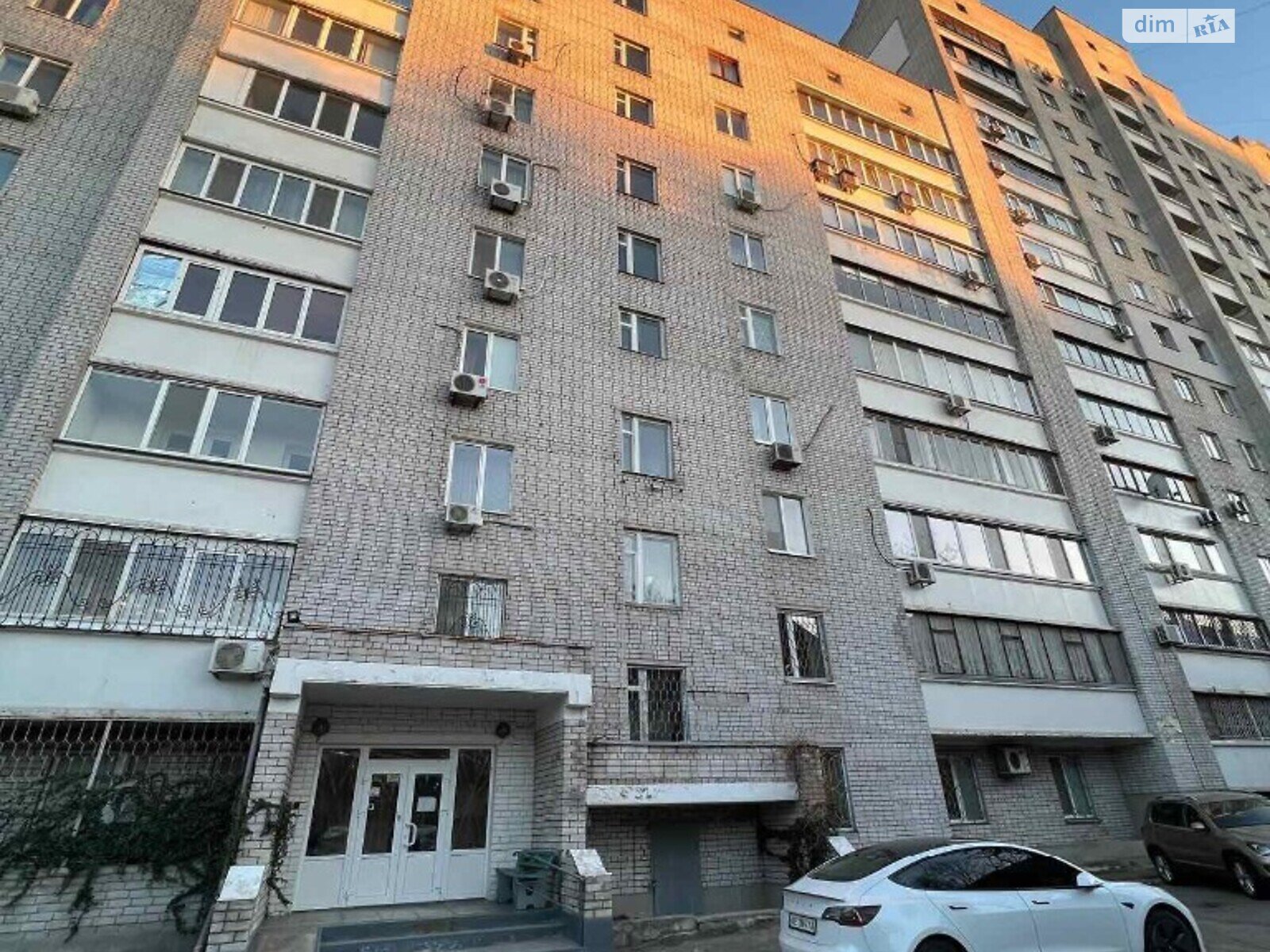 Продажа трехкомнатной квартиры в Днепре, на ул. Кедрина Дм. 66, район Рабочая фото 1