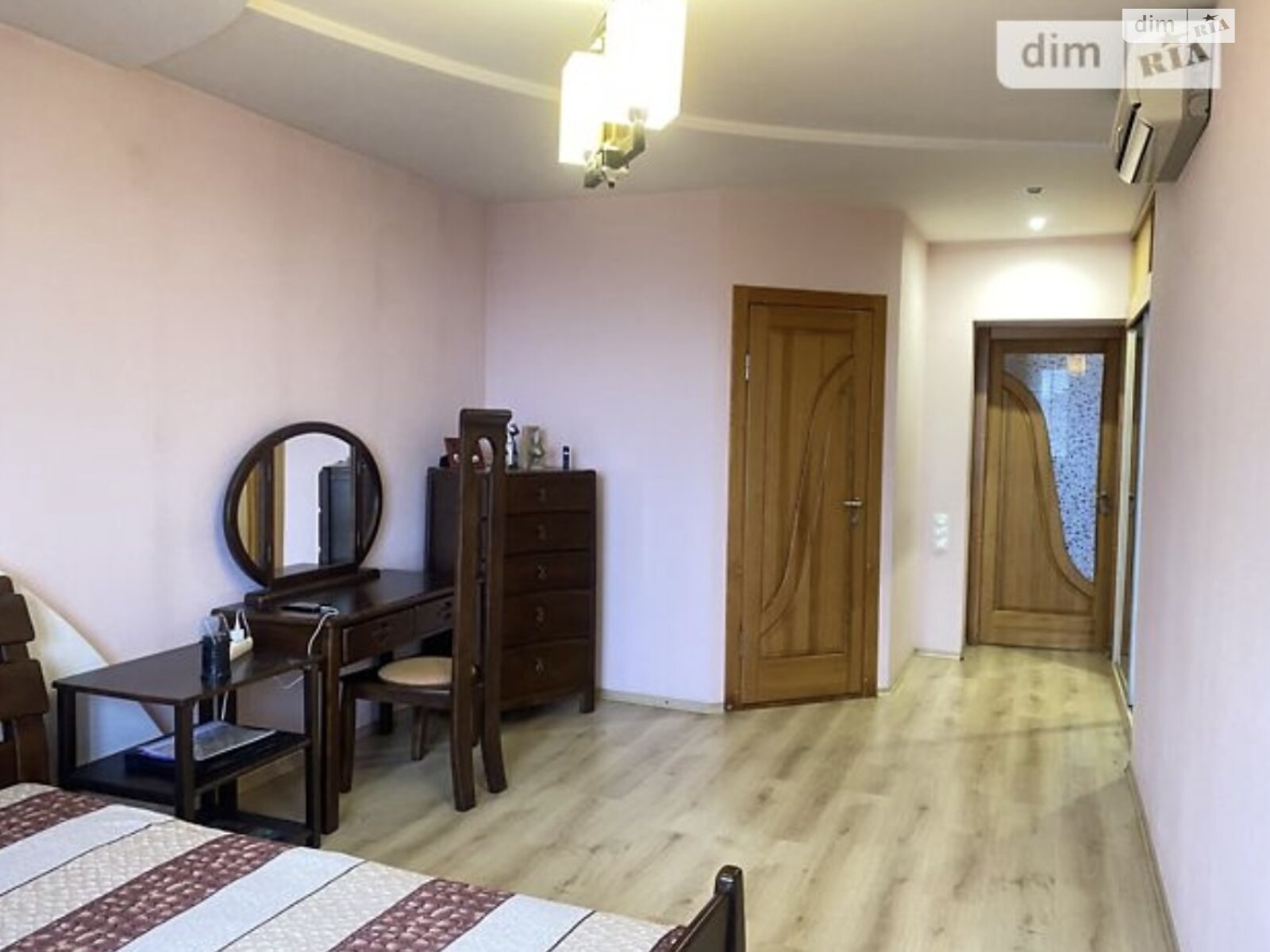 Продаж трикімнатної квартири в Дніпрі, на вул. Робоча 18, район Робоча фото 1 Продаж трикімнатної квартири в Дніпрі, на вул. Робоча 18, район Робоча фото 1