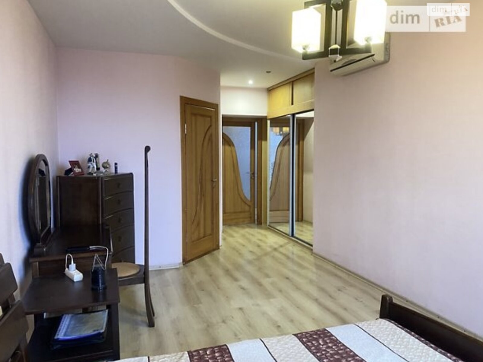 Продаж трикімнатної квартири в Дніпрі, на вул. Робоча 18, район Робоча фото 1 Продаж трикімнатної квартири в Дніпрі, на вул. Робоча 18, район Робоча фото 1