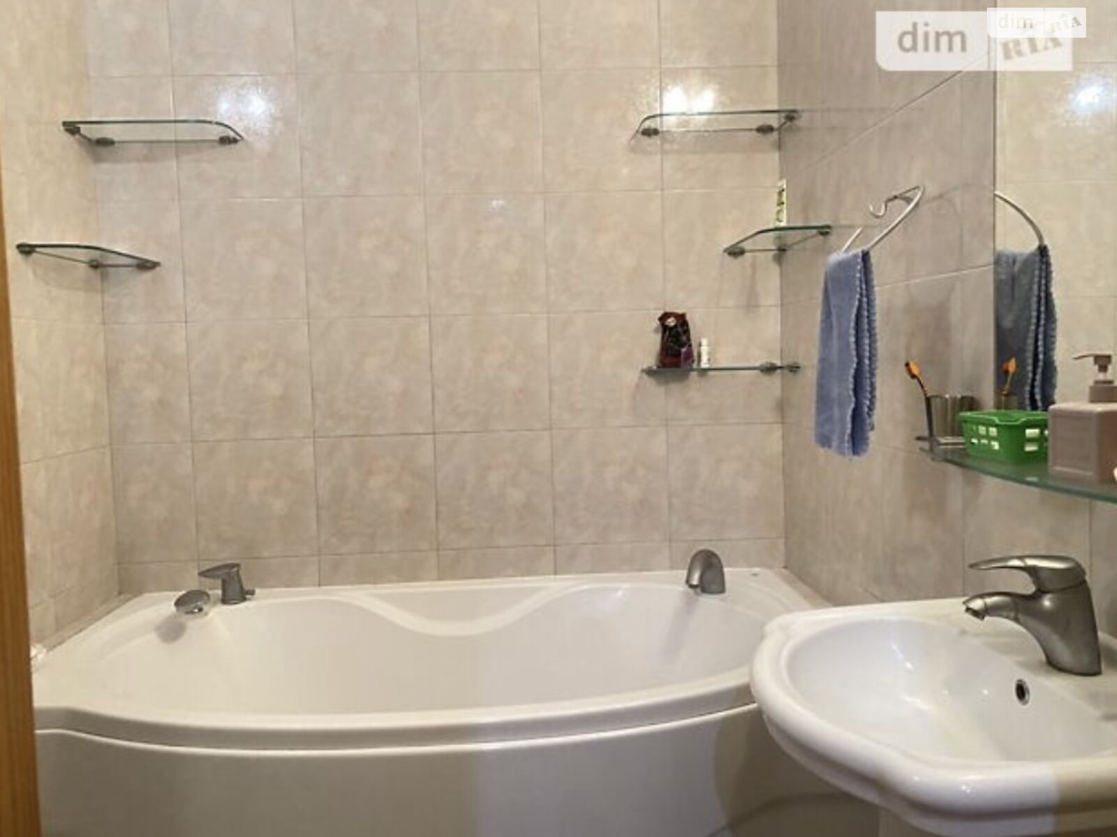 Продаж трикімнатної квартири в Дніпрі, на вул. Робоча 18, район Робоча фото 1 Продаж трикімнатної квартири в Дніпрі, на вул. Робоча 18, район Робоча фото 1