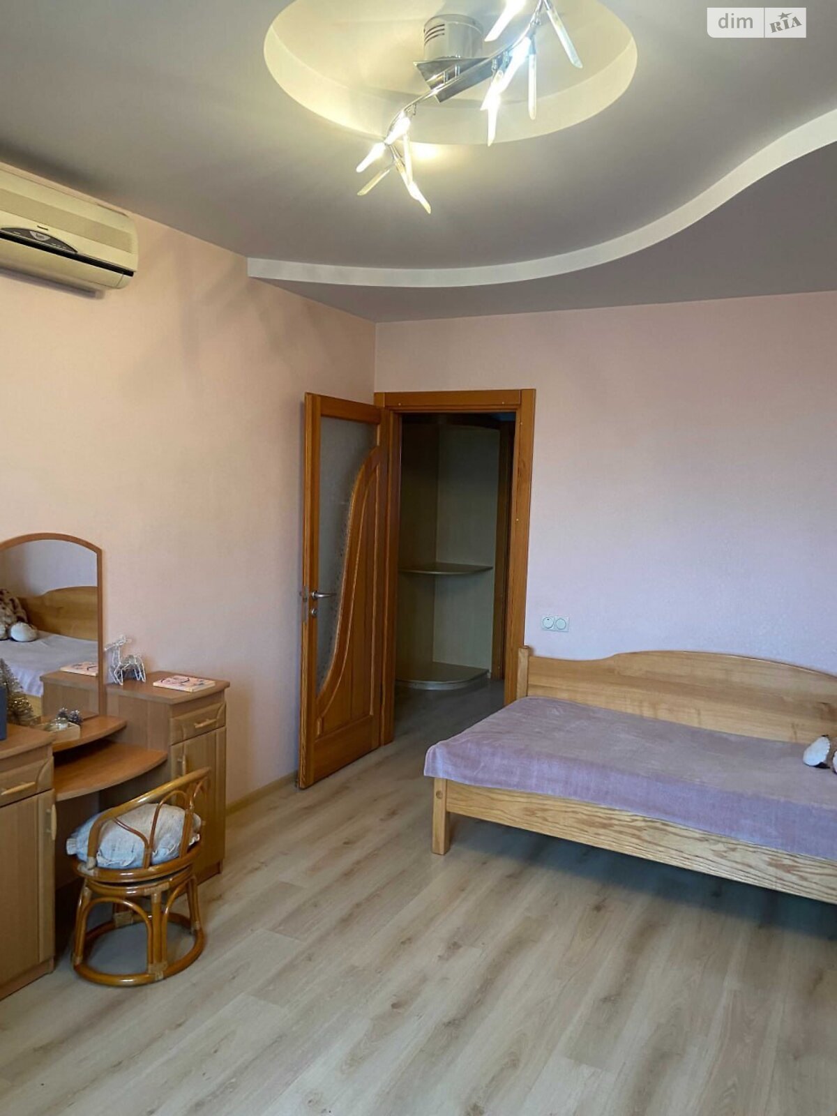 Продажа трехкомнатной квартиры в Днепре, на ул. Рабочая 18, район Рабочая фото 1 Продажа трехкомнатной квартиры в Днепре, на ул. Рабочая 18, район Рабочая фото 1