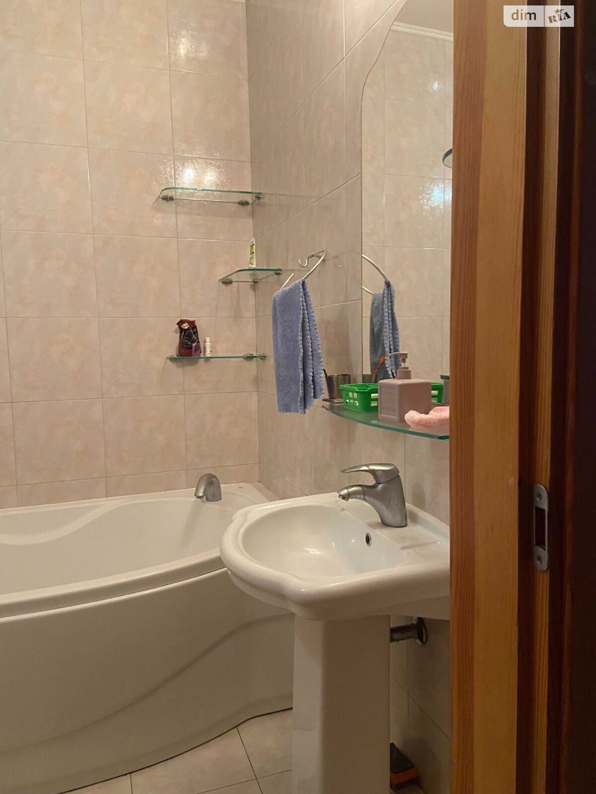 Продажа трехкомнатной квартиры в Днепре, на ул. Рабочая 18, район Рабочая фото 1 Продажа трехкомнатной квартиры в Днепре, на ул. Рабочая 18, район Рабочая фото 1