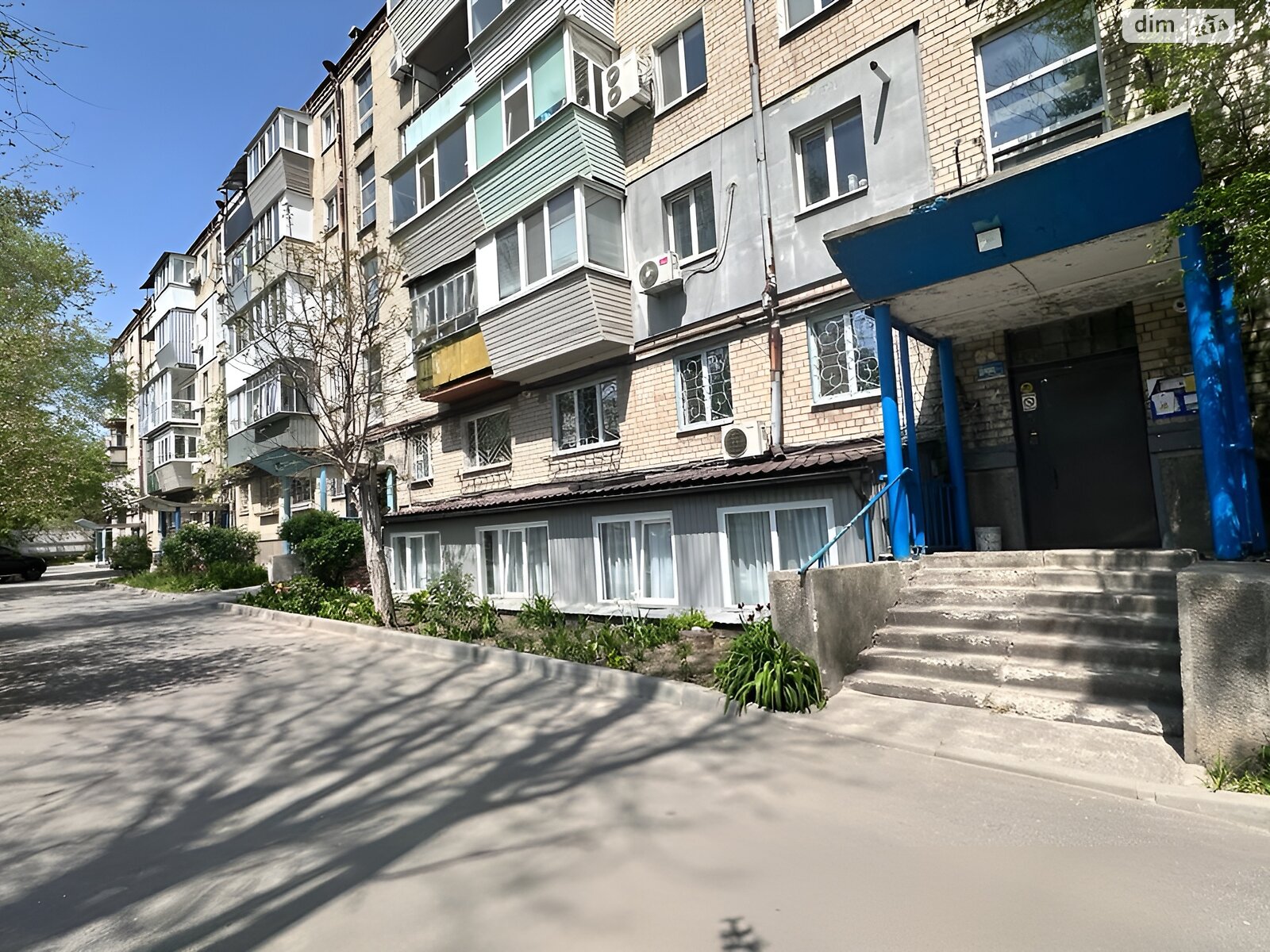Продажа трехкомнатной квартиры в Днепре, на ул. Театральная 3А, район Рабочая фото 1 Продажа трехкомнатной квартиры в Днепре, на ул. Театральная 3А, район Рабочая фото 1