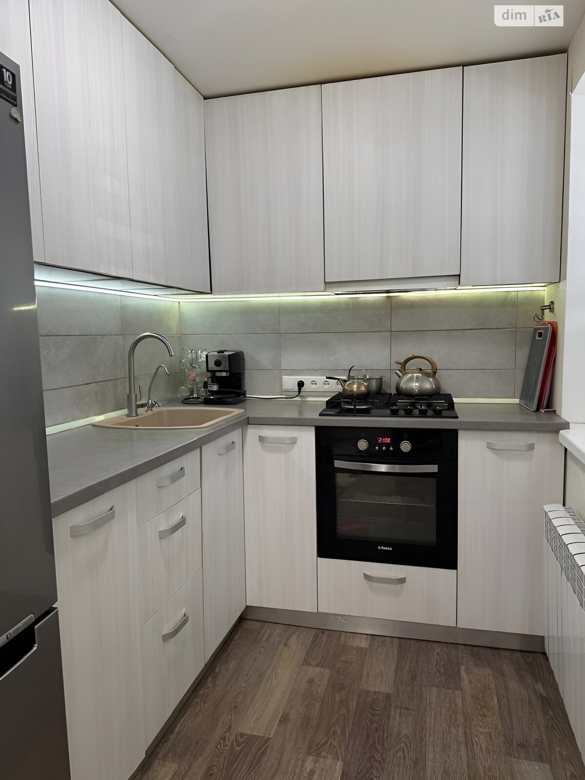 Продажа трехкомнатной квартиры в Днепре, на ул. Театральная, район Рабочая фото 1 Продажа трехкомнатной квартиры в Днепре, на ул. Театральная, район Рабочая фото 1
