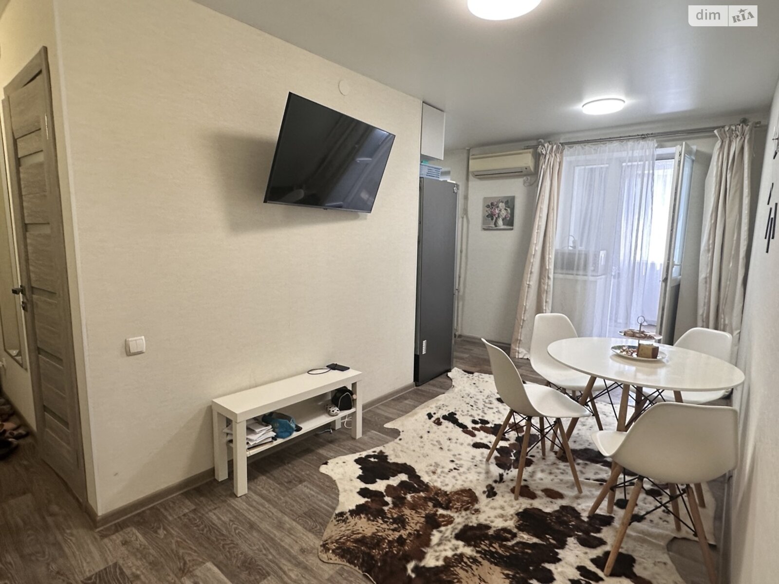 Продажа трехкомнатной квартиры в Днепре, на ул. Театральная, район Рабочая фото 1 Продажа трехкомнатной квартиры в Днепре, на ул. Театральная, район Рабочая фото 1