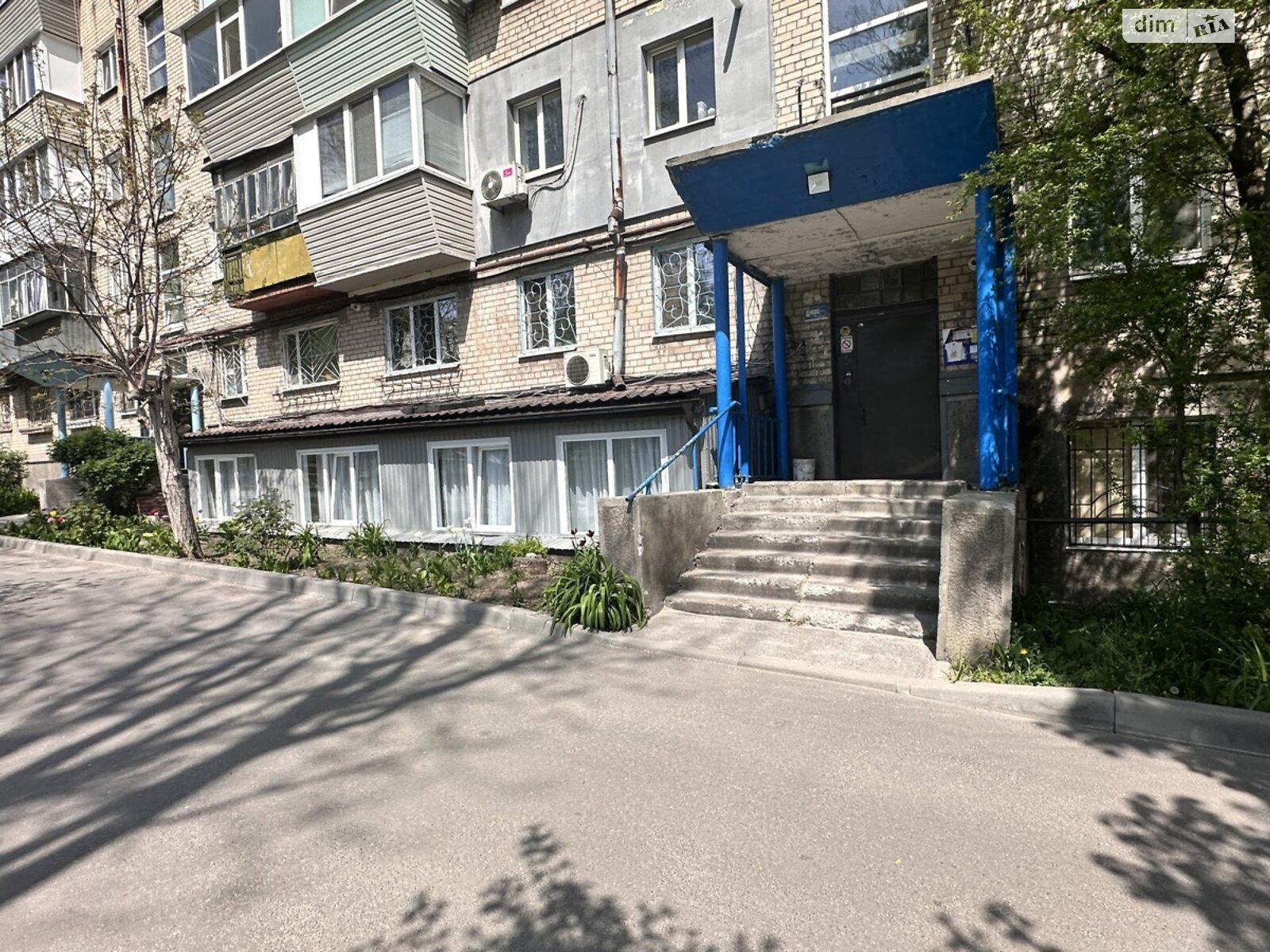 Продажа трехкомнатной квартиры в Днепре, на ул. Театральная, район Рабочая фото 1 Продажа трехкомнатной квартиры в Днепре, на ул. Театральная, район Рабочая фото 1