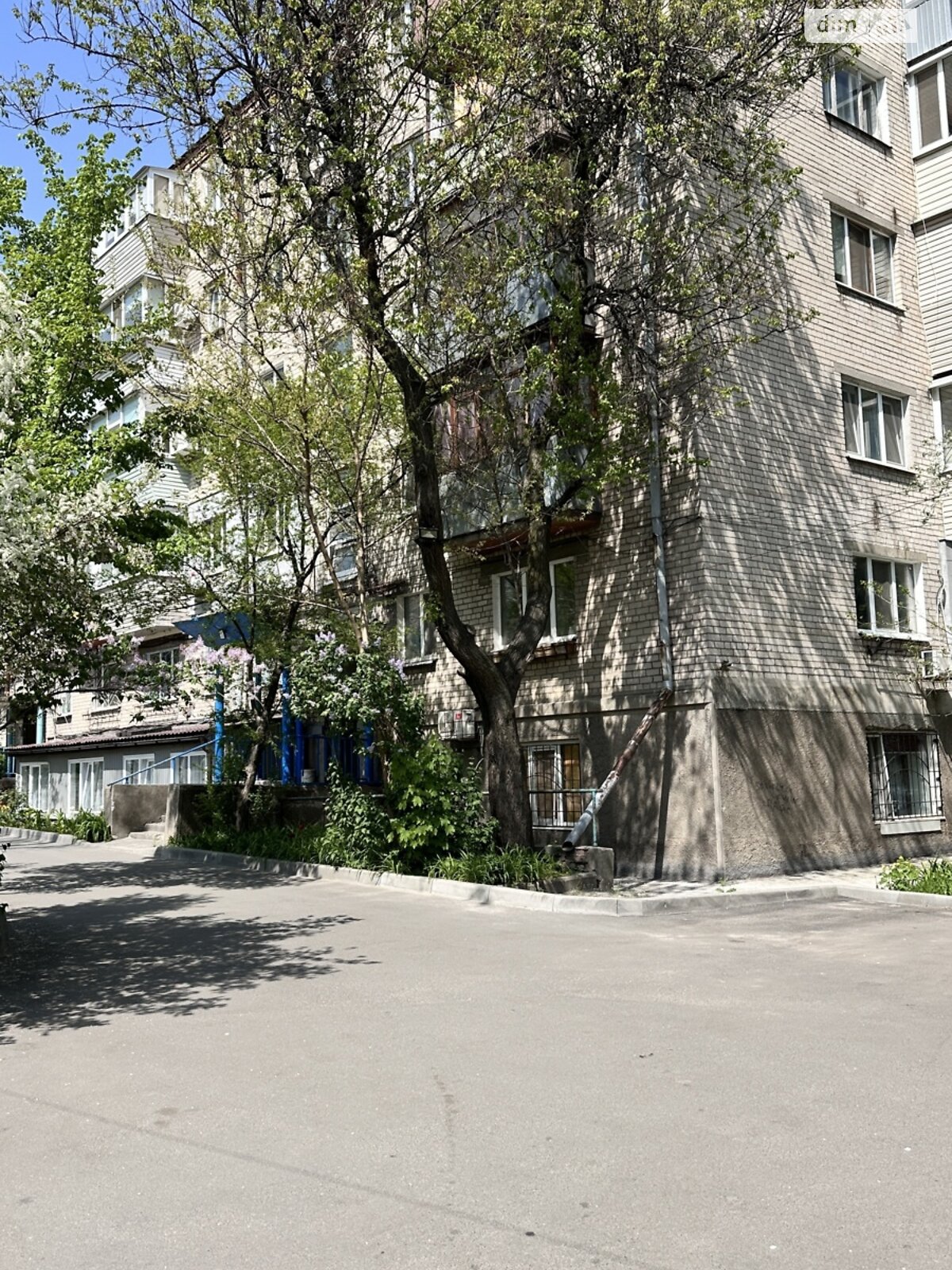 Продажа трехкомнатной квартиры в Днепре, на ул. Театральная, район Рабочая фото 1 Продажа трехкомнатной квартиры в Днепре, на ул. Театральная, район Рабочая фото 1