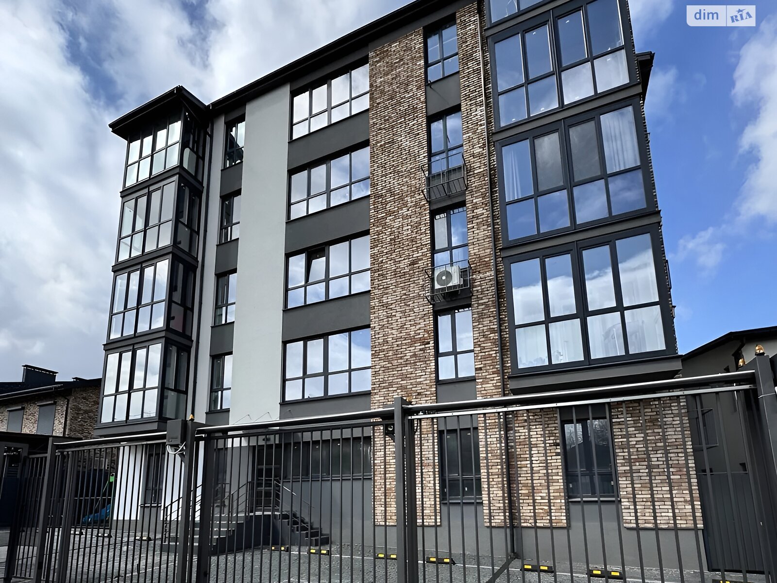 Продажа трехкомнатной квартиры в Днепре, на ул. Ольгерда Бочковского 8, район Шевченковский фото 1 Продажа трехкомнатной квартиры в Днепре, на ул. Ольгерда Бочковского 8, район Шевченковский фото 1