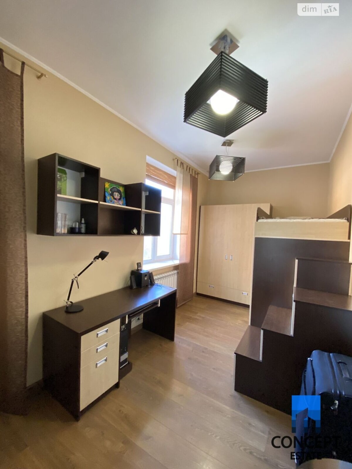 Продаж чотирикімнатної квартири в Дніпрі, на пл. Соборна 7, фото 1 Продаж чотирикімнатної квартири в Дніпрі, на пл. Соборна 7, фото 1