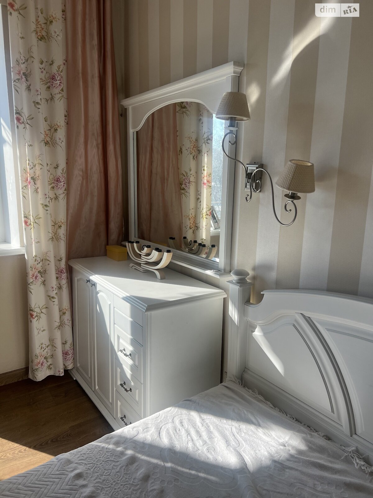 Продаж чотирикімнатної квартири в Дніпрі, на пл. Соборна 7, фото 1 Продаж чотирикімнатної квартири в Дніпрі, на пл. Соборна 7, фото 1