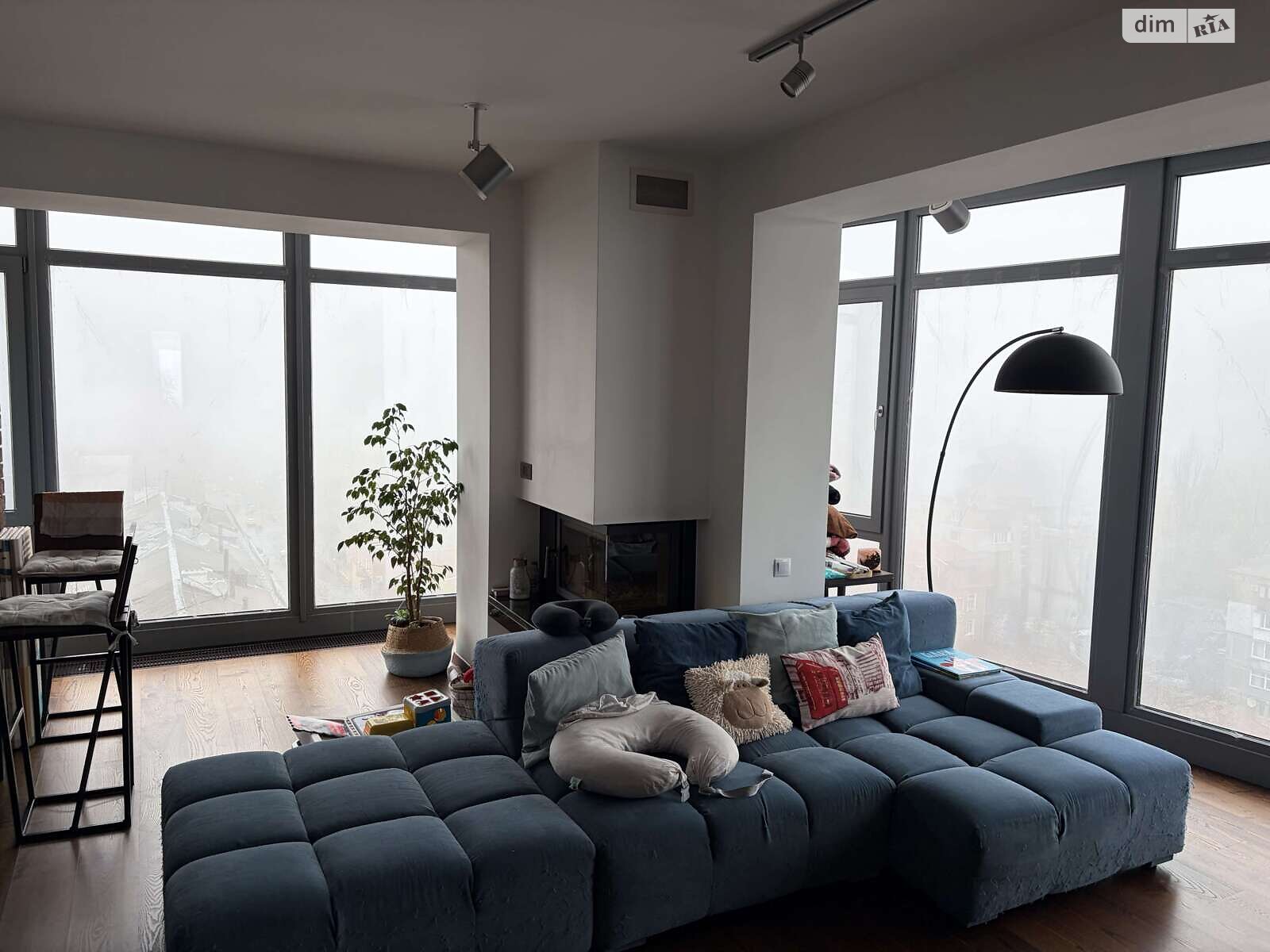 Продажа трехкомнатной квартиры в Днепре, на ул. Архитектора Олега Петрова 15, район Соборный фото 1