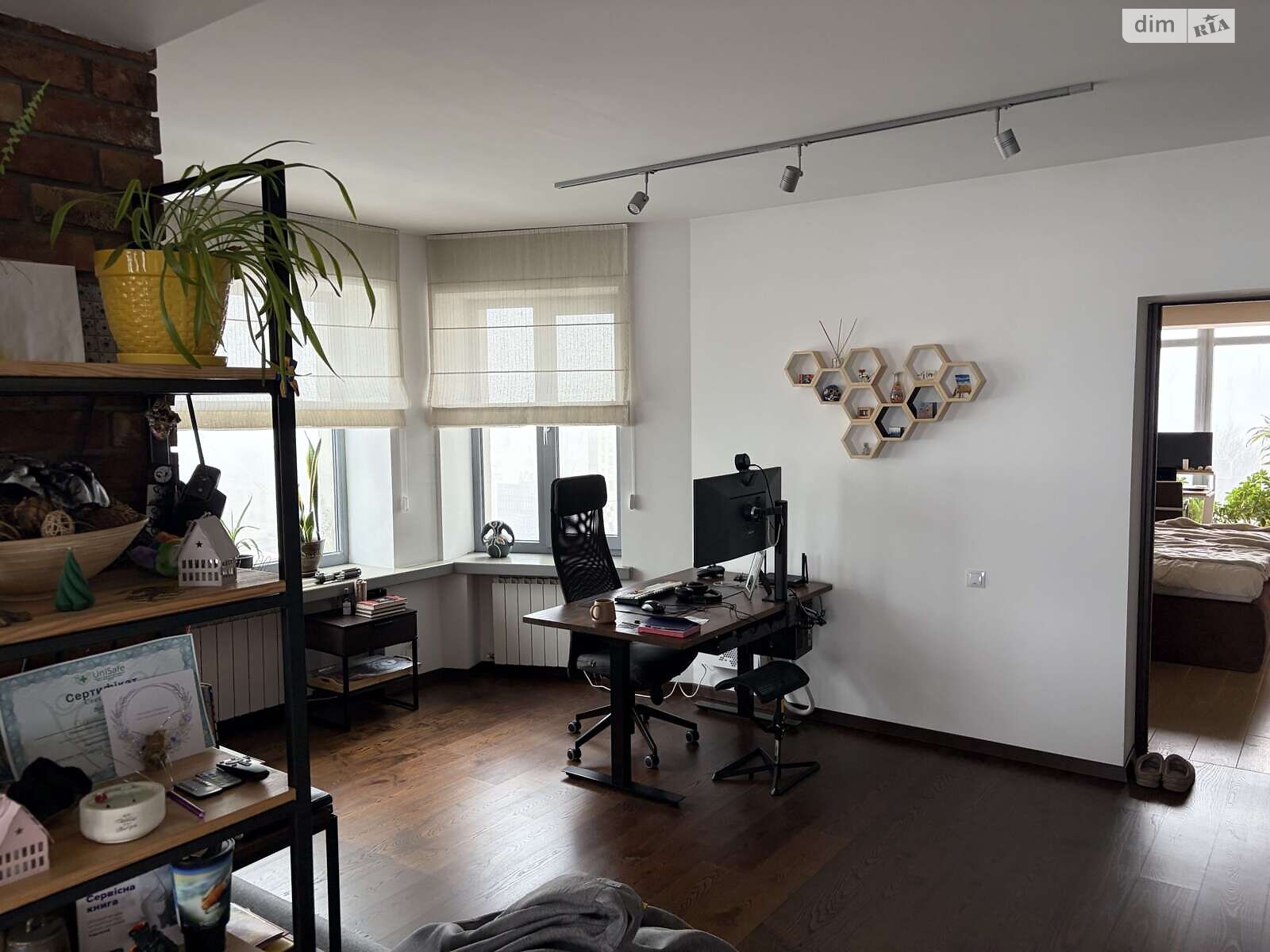 Продажа трехкомнатной квартиры в Днепре, на ул. Архитектора Олега Петрова 15, район Соборный фото 1