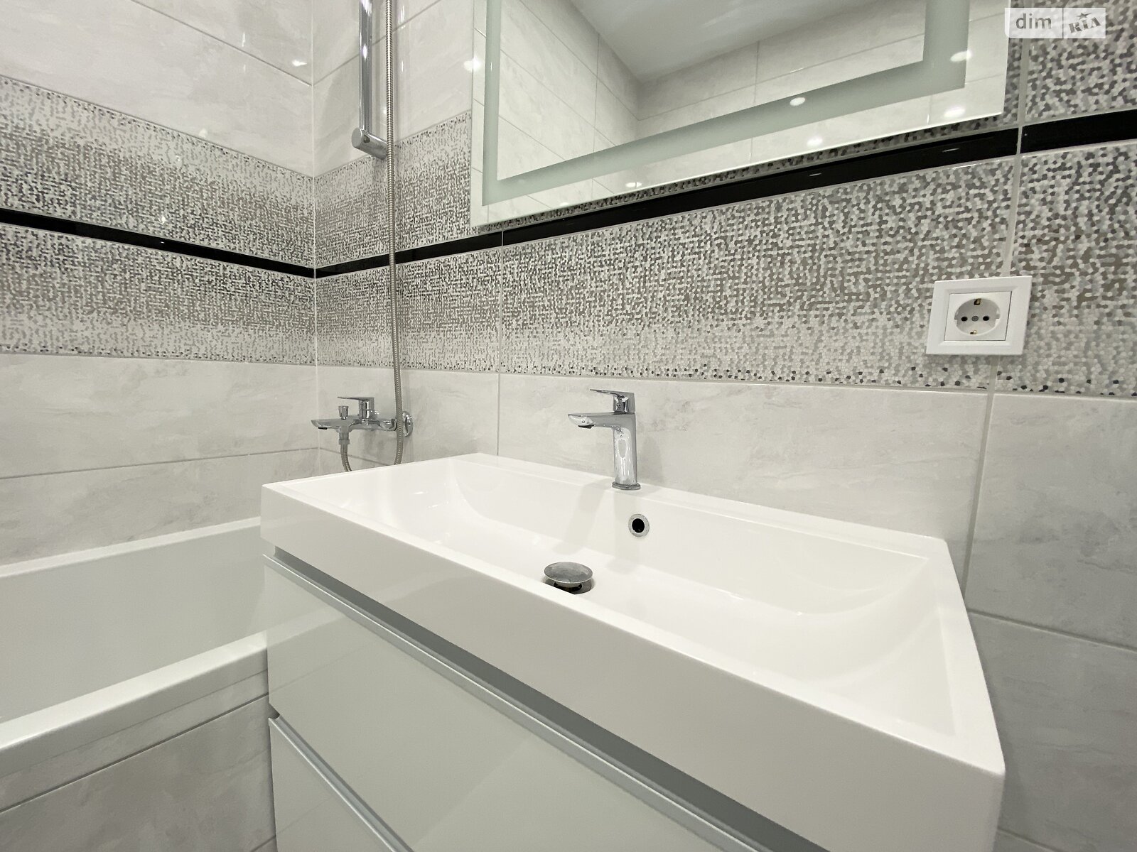 Продажа трехкомнатной квартиры в Днепре, на пер. Добровольцев 3, район Соборный фото 1