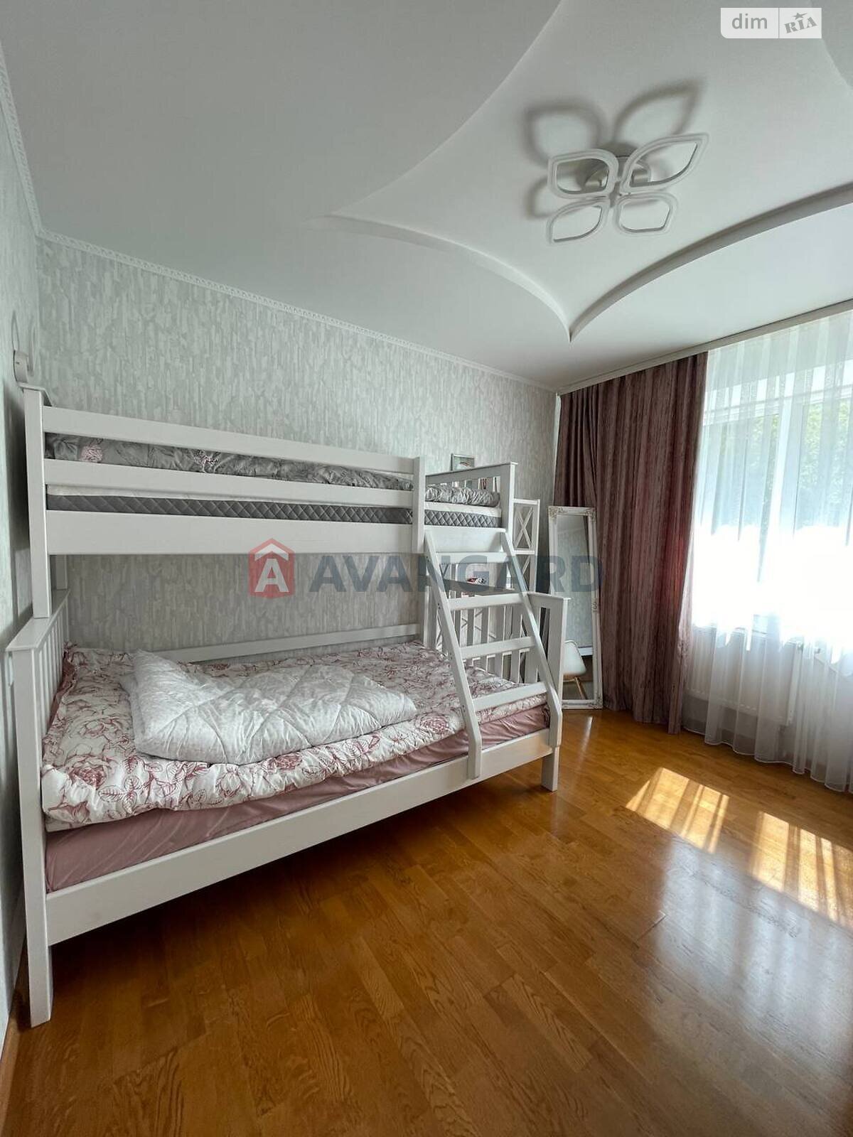 Продаж трикімнатної квартири в Дніпрі, на вул. Космічна, район Соборний фото 1 Продаж трикімнатної квартири в Дніпрі, на вул. Космічна, район Соборний фото 1