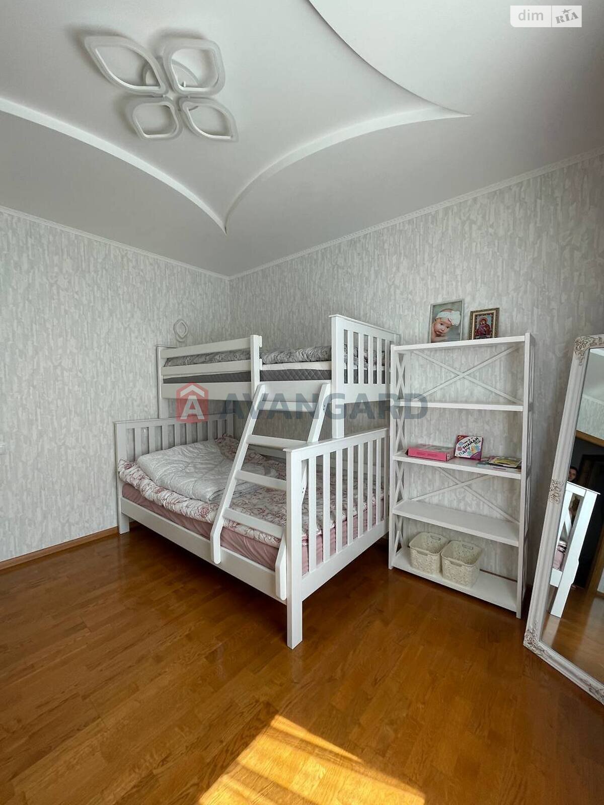 Продаж трикімнатної квартири в Дніпрі, на вул. Космічна, район Соборний фото 1 Продаж трикімнатної квартири в Дніпрі, на вул. Космічна, район Соборний фото 1