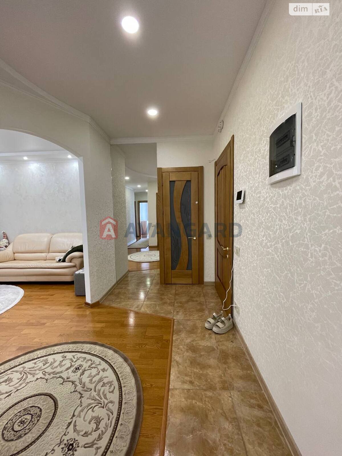 Продаж трикімнатної квартири в Дніпрі, на вул. Космічна, район Соборний фото 1 Продаж трикімнатної квартири в Дніпрі, на вул. Космічна, район Соборний фото 1