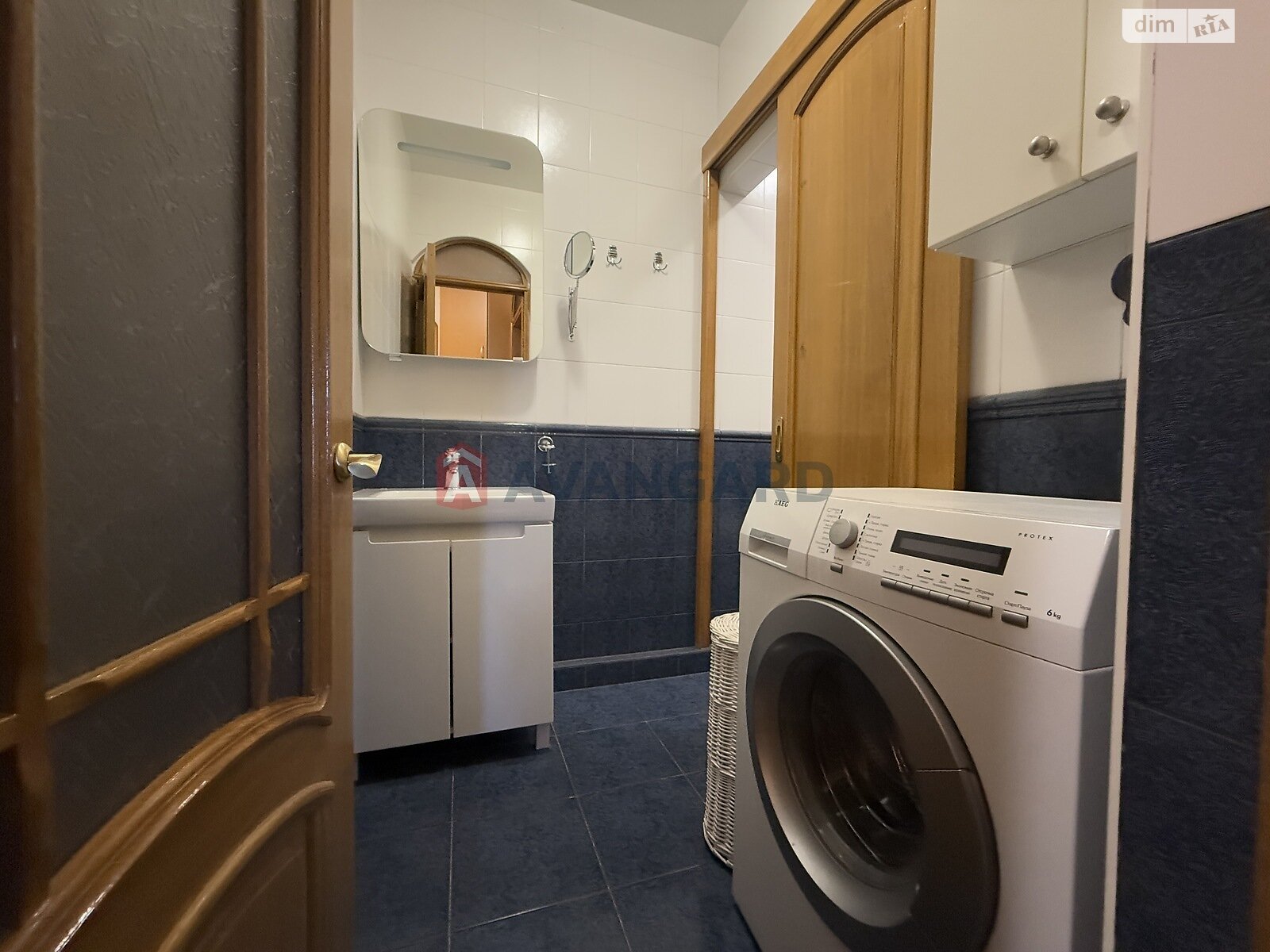 Продаж трикімнатної квартири в Дніпрі, на узвіз Крутогірний 9, район Соборний фото 1 Продаж трикімнатної квартири в Дніпрі, на узвіз Крутогірний 9, район Соборний фото 1