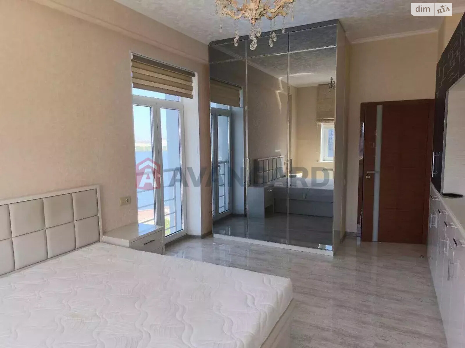 Продажа четырехкомнатной квартиры в Днепре, на спуск Крутогорный 28, район Соборный фото 1