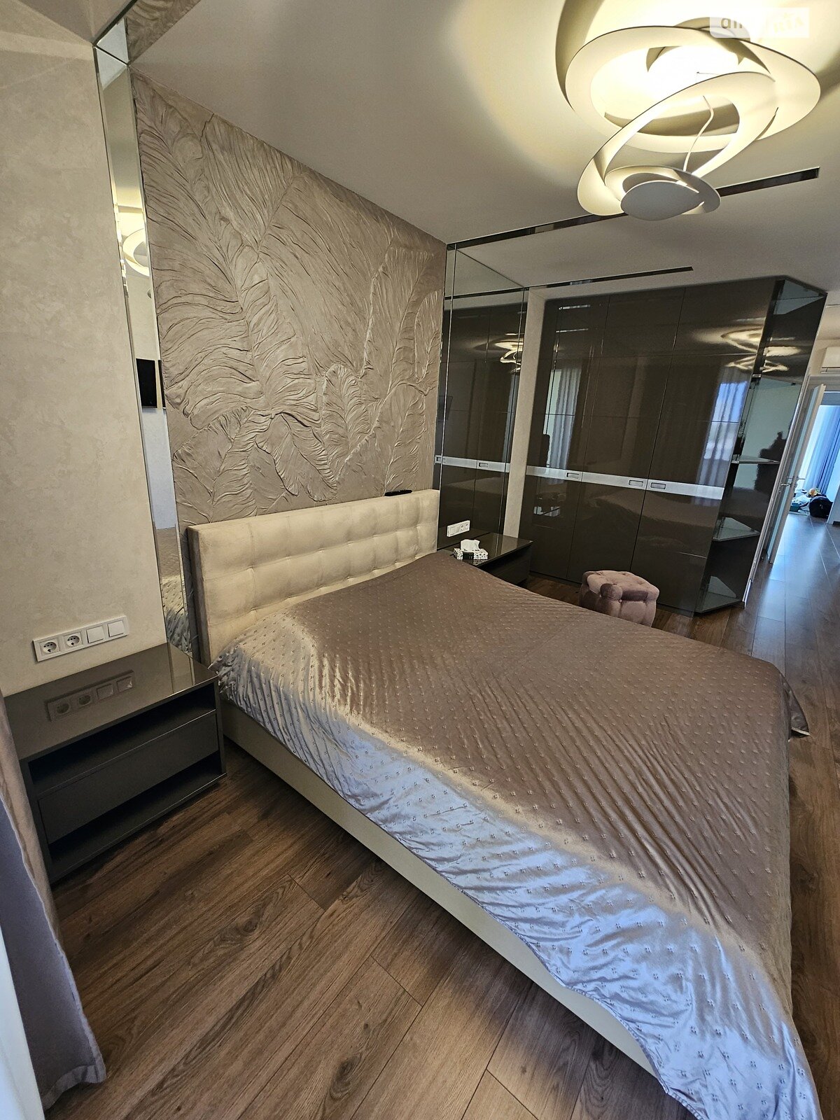 Продаж трикімнатної квартири в Дніпрі, на вул. Левка Лук’яненка 16, кв. 69, район Соборний фото 1 Продаж трикімнатної квартири в Дніпрі, на вул. Левка Лук’яненка 16, кв. 69, район Соборний фото 1