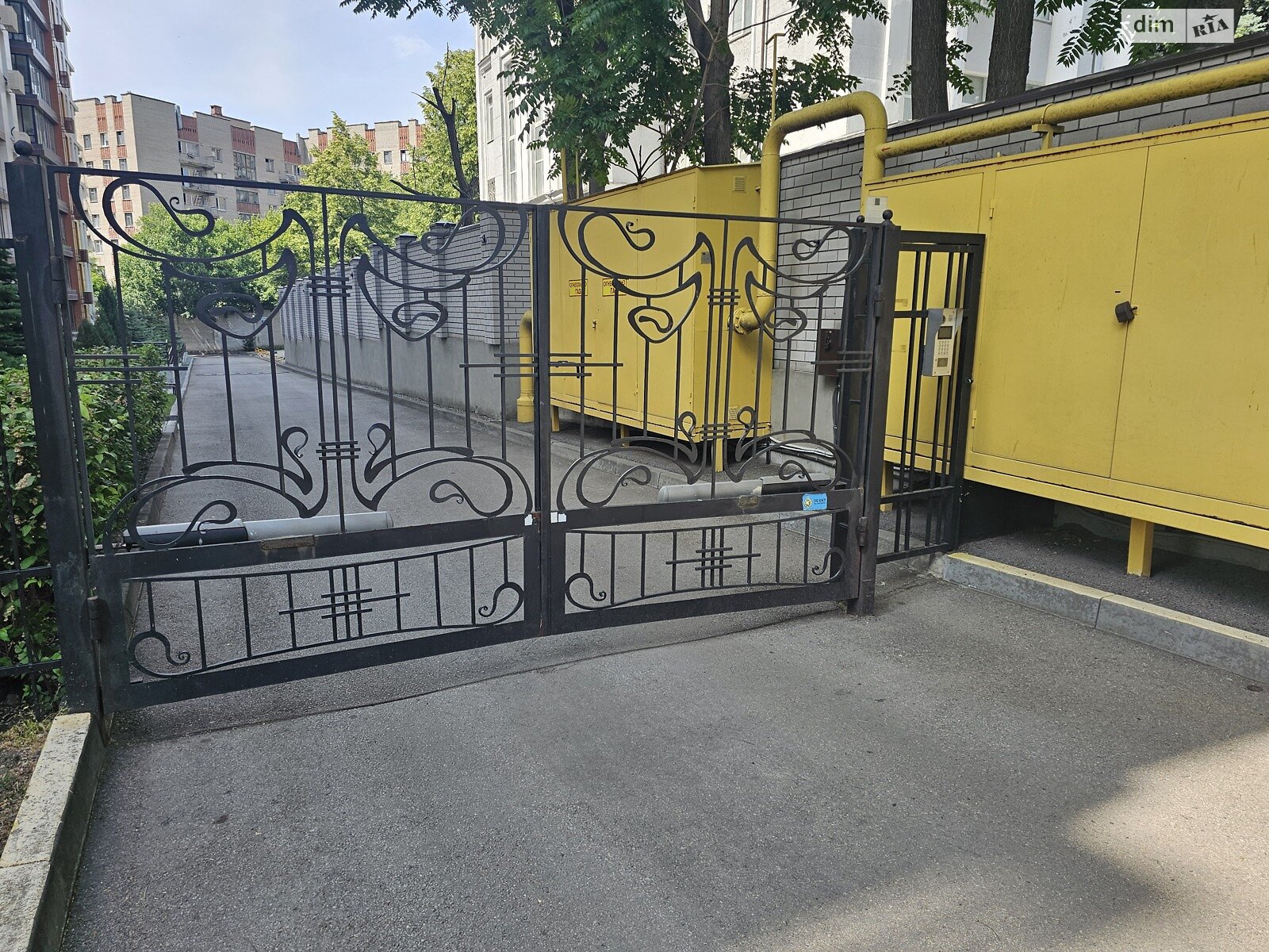 Продаж трикімнатної квартири в Дніпрі, на вул. Левка Лук’яненка 16, кв. 69, район Соборний фото 1 Продаж трикімнатної квартири в Дніпрі, на вул. Левка Лук’яненка 16, кв. 69, район Соборний фото 1