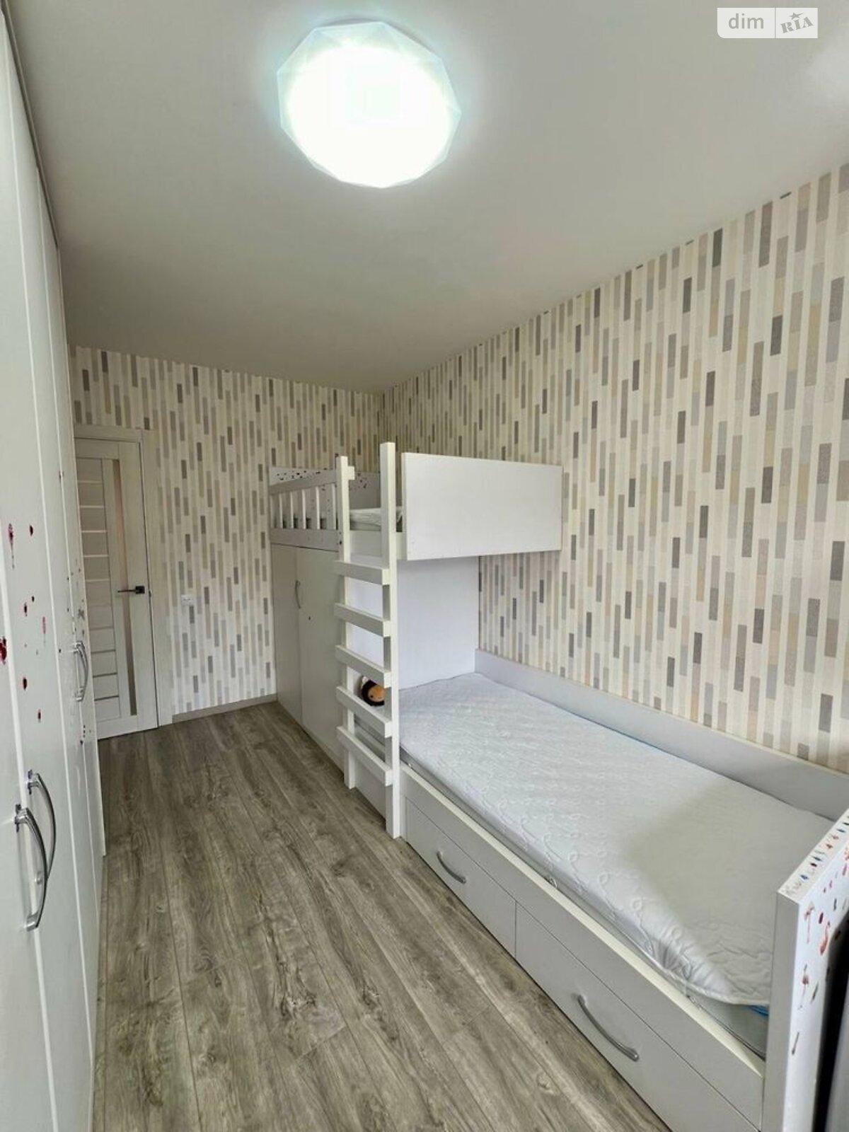 Продаж трикімнатної квартири в Дніпрі, на вул. Набережна Перемоги 44Б, район Соборний фото 1 Продаж трикімнатної квартири в Дніпрі, на вул. Набережна Перемоги 44Б, район Соборний фото 1