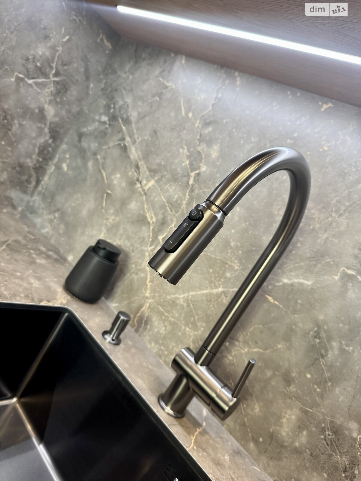 Продажа двухкомнатной квартиры в Днепре, на ул. Набережная Победы 9Б, район Соборный фото 1