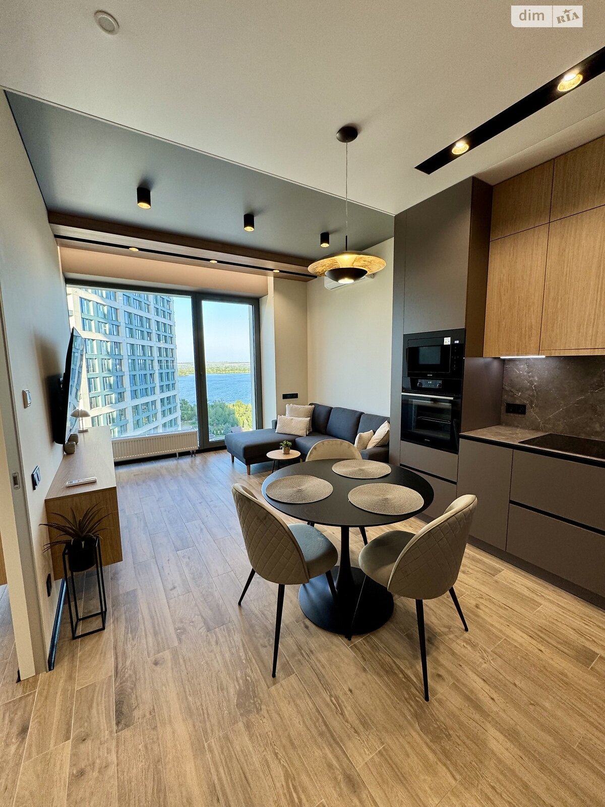 Продажа двухкомнатной квартиры в Днепре, на ул. Набережная Победы 9Б, район Соборный фото 1