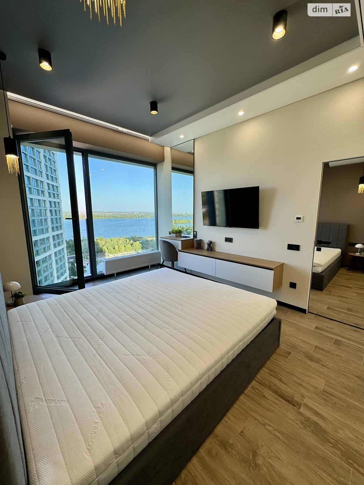 Продажа двухкомнатной квартиры в Днепре, на ул. Набережная Победы 9Б, район Соборный фото 1