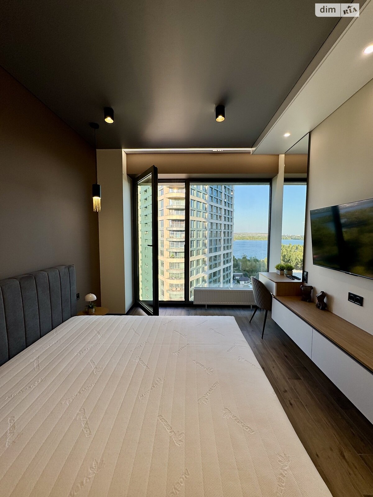 Продажа двухкомнатной квартиры в Днепре, на ул. Набережная Победы 9Б, район Соборный фото 1