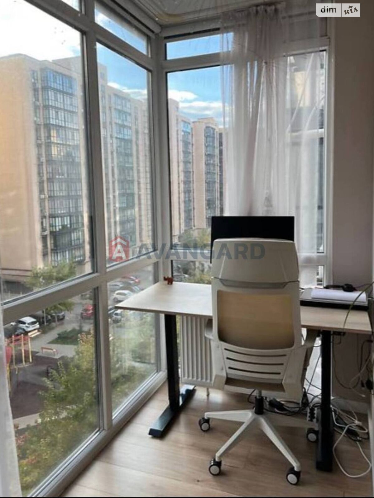 Продажа трехкомнатной квартиры в Днепре, на ул. Набережная Победы 42, район Соборный фото 1