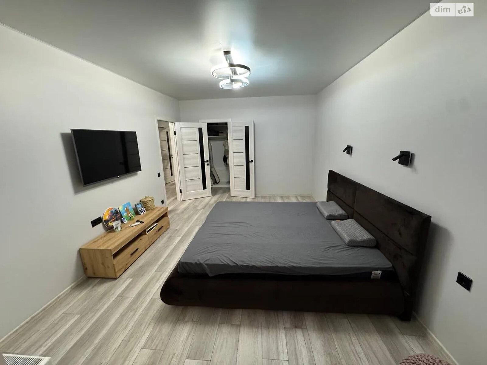Продажа трехкомнатной квартиры в Днепре, на бул. Славы 45Б, район Сокол фото 1
