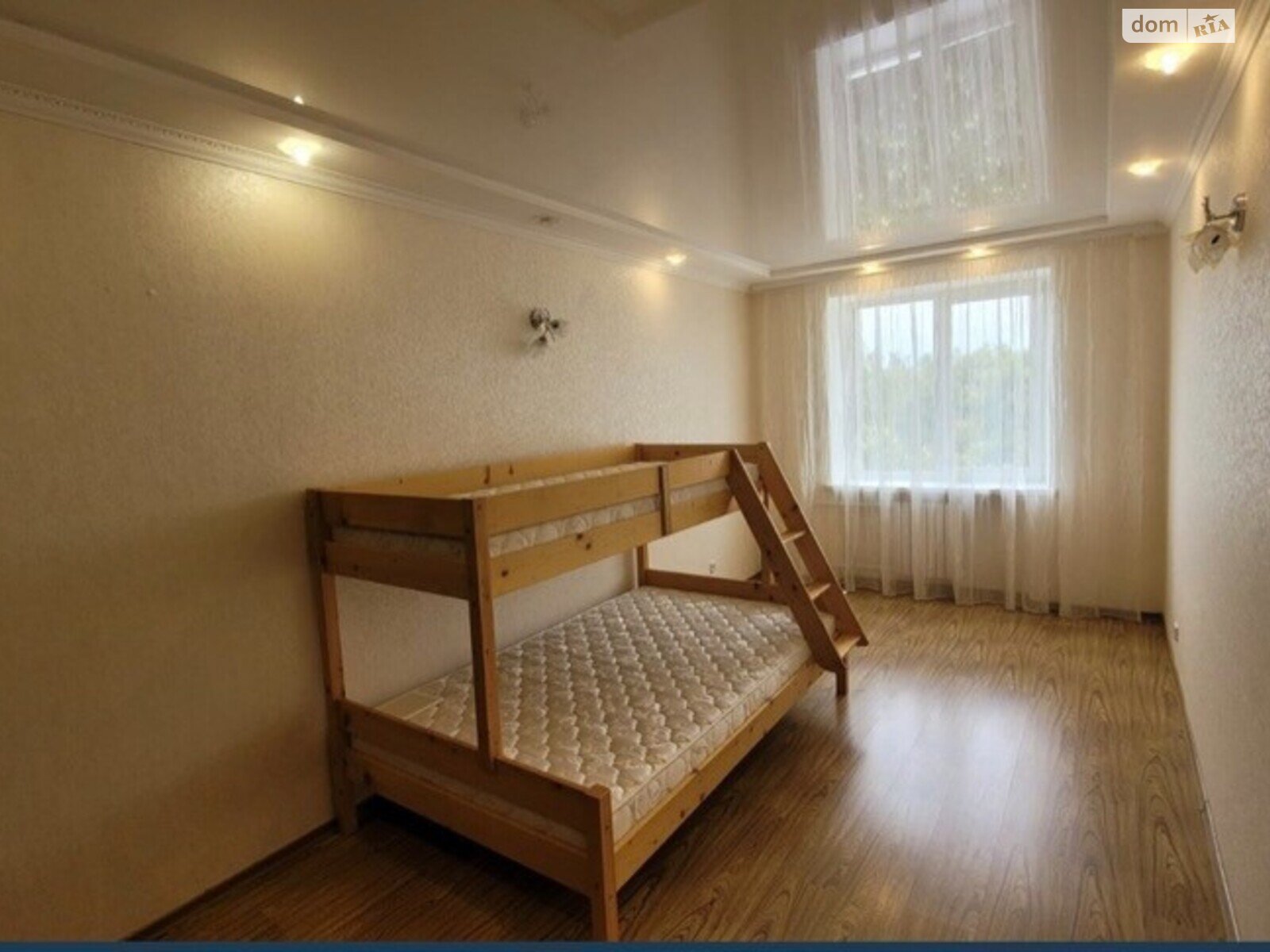 Продажа трехкомнатной квартиры в Днепре, на ул. Мукаша Салуканова 12, район Тополь-1 фото 1