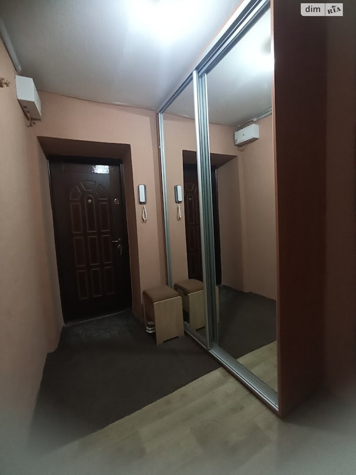 Продаж чотирикімнатної квартири в Дніпрі, на мас. Тополя-1 11, район Тополя-1 фото 1