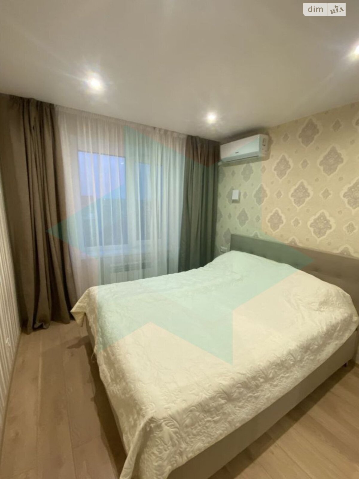 Продаж трикімнатної квартири в Дніпрі, на мас. Тополя-1 16/1, район Тополя-1 фото 1