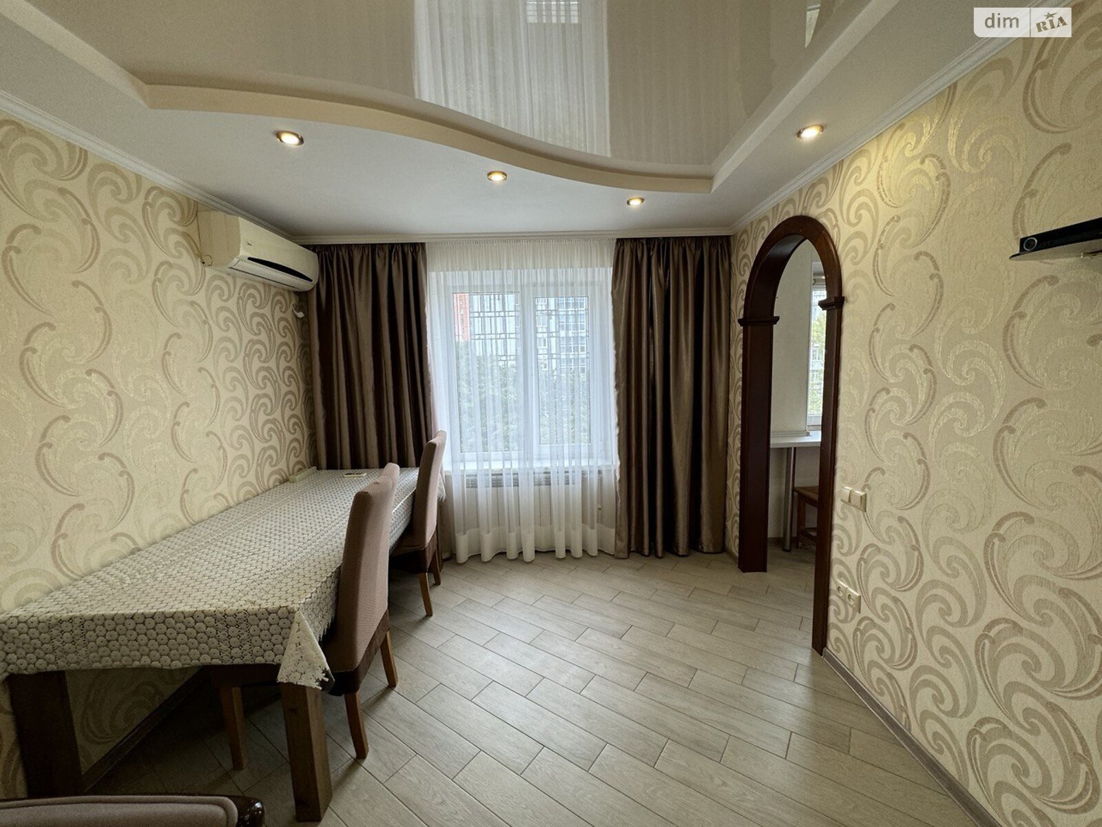 Продаж трикімнатної квартири в Дніпрі, на мас. Тополя-1 13, район Тополя-1 фото 1