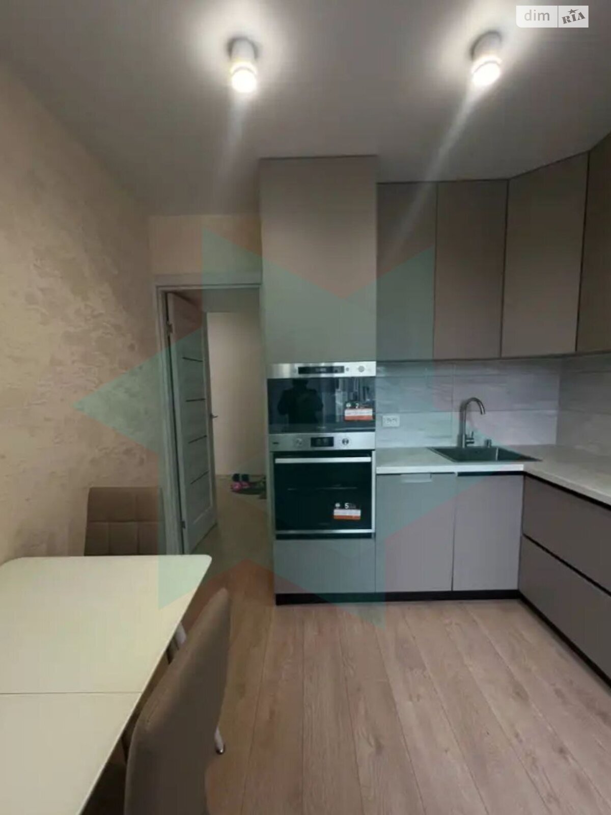 Продажа трехкомнатной квартиры в Днепре, на мас. Тополь-1 16, район Тополь-1 фото 1