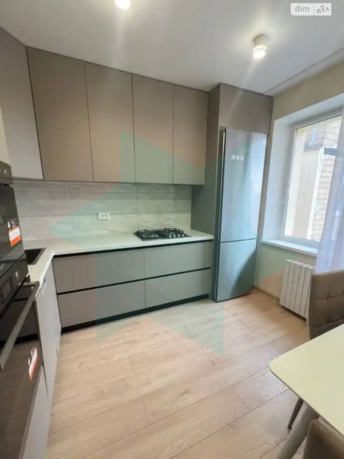 Продажа трехкомнатной квартиры в Днепре, на мас. Тополь-1 16, район Тополь-1 фото 1