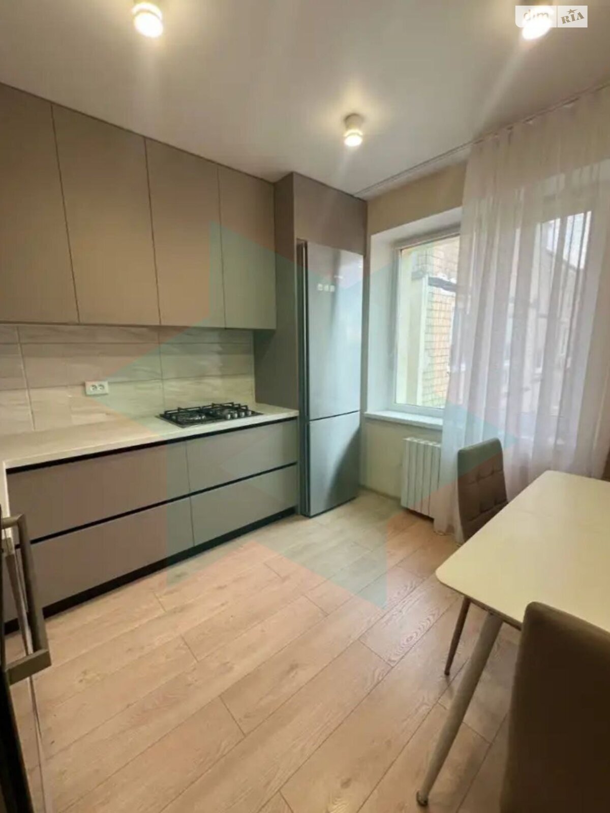 Продажа трехкомнатной квартиры в Днепре, на мас. Тополь-1 16, район Тополь-1 фото 1