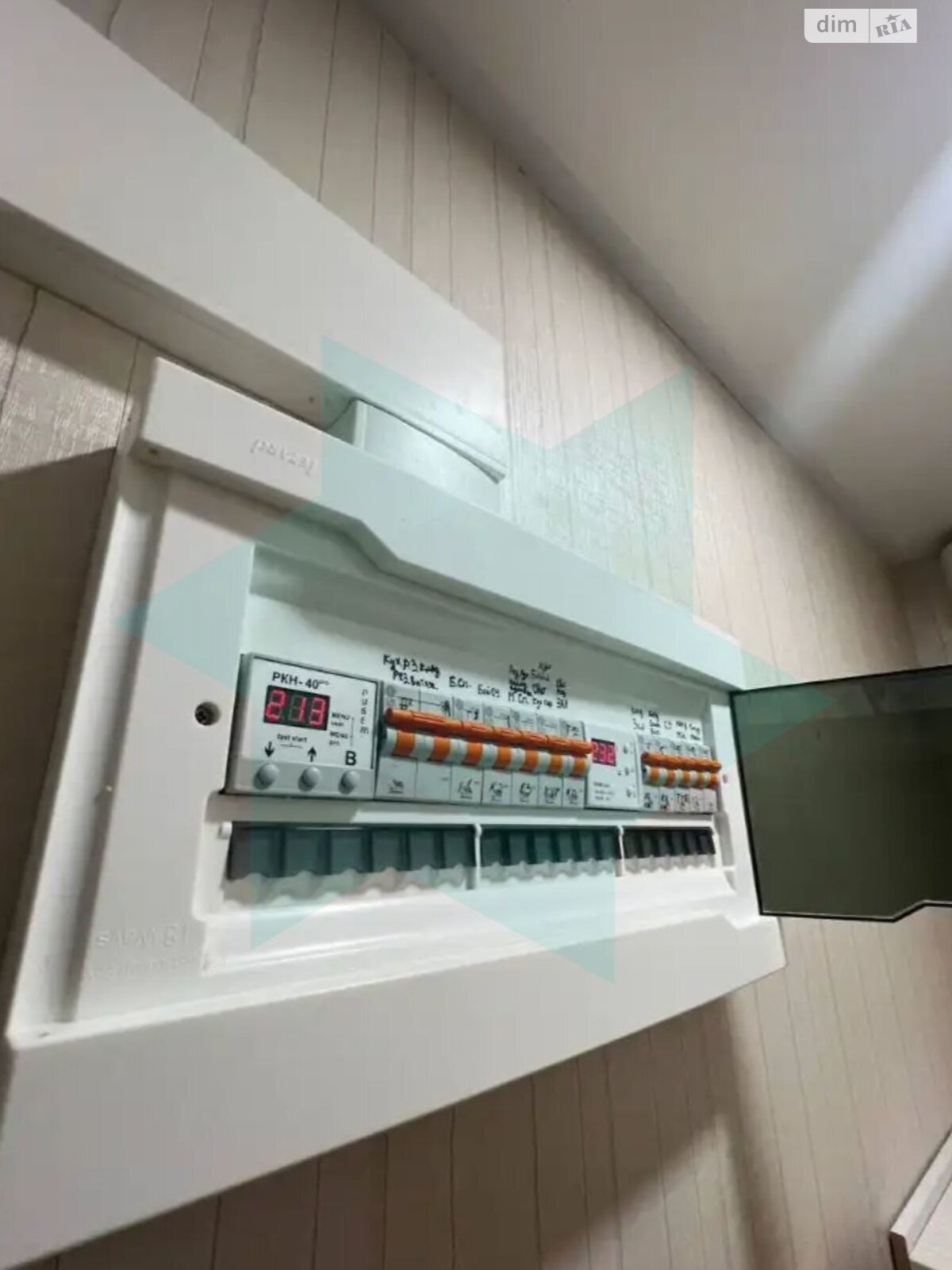 Продажа трехкомнатной квартиры в Днепре, на мас. Тополь-1 16, район Тополь-1 фото 1