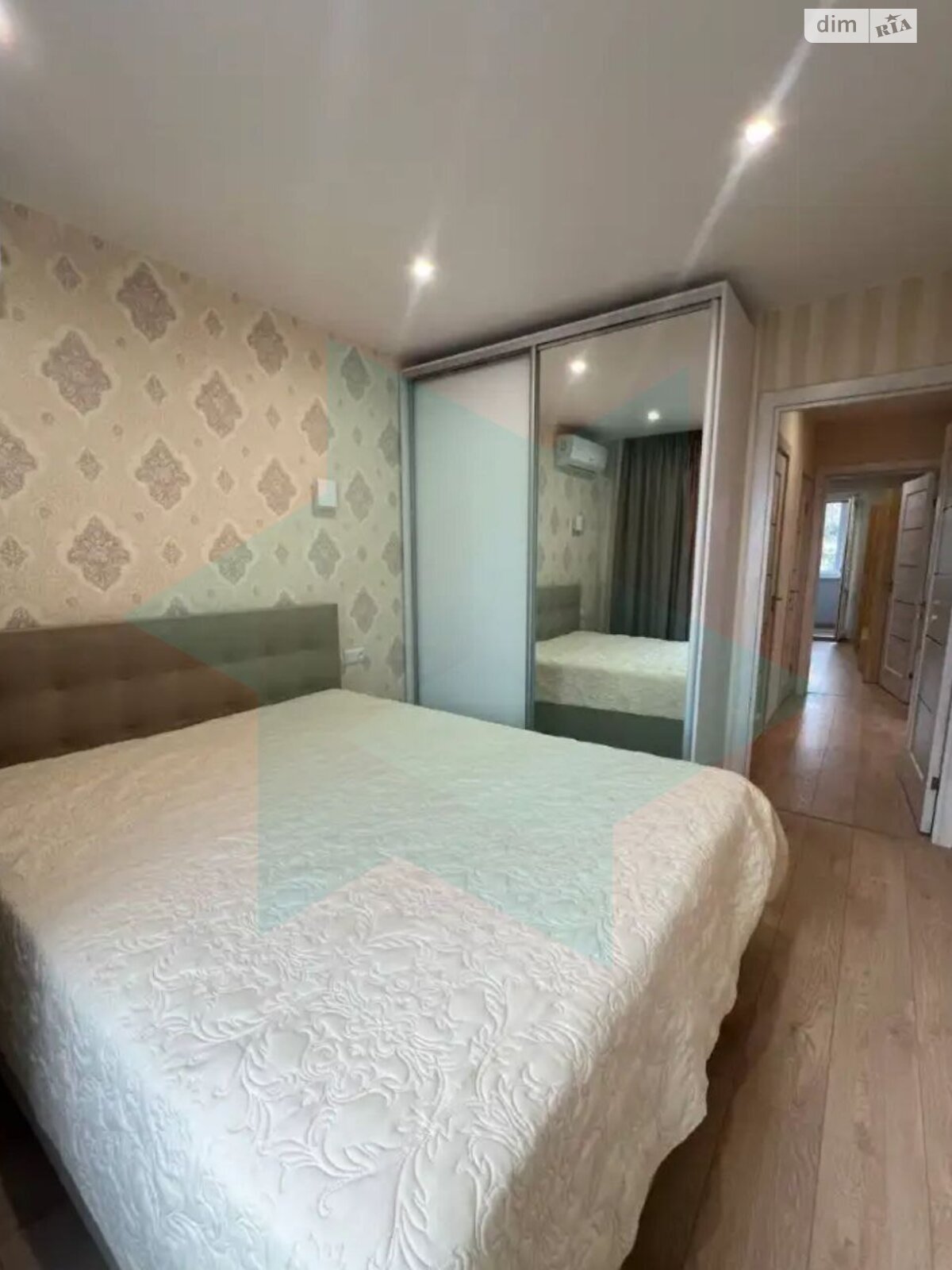 Продажа трехкомнатной квартиры в Днепре, на мас. Тополь-1 16, район Тополь-1 фото 1