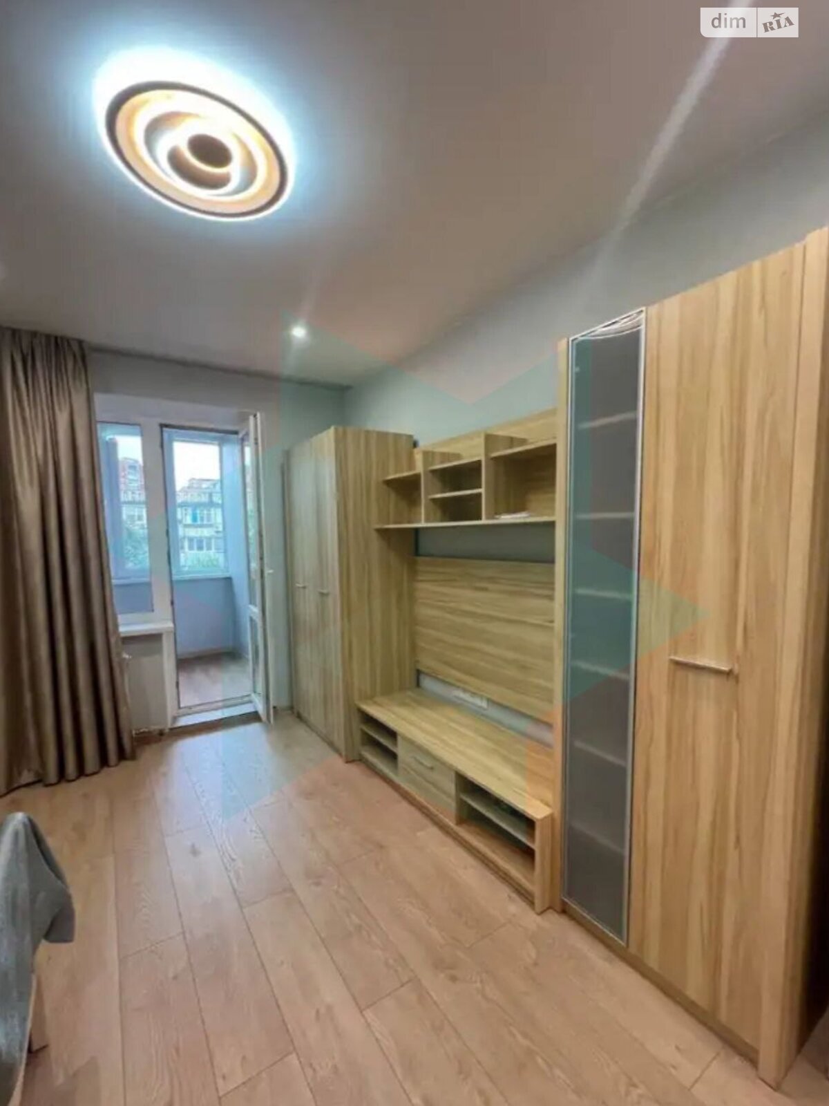 Продажа трехкомнатной квартиры в Днепре, на мас. Тополь-1 16, район Тополь-1 фото 1