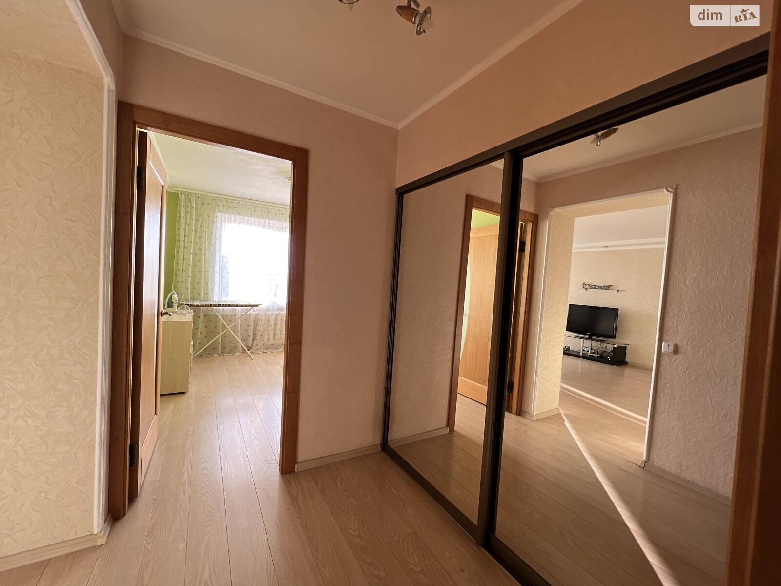 Продажа трехкомнатной квартиры в Днепре, на мас. Тополь-1, район Тополь-1 фото 1 Продажа трехкомнатной квартиры в Днепре, на мас. Тополь-1, район Тополь-1 фото 1