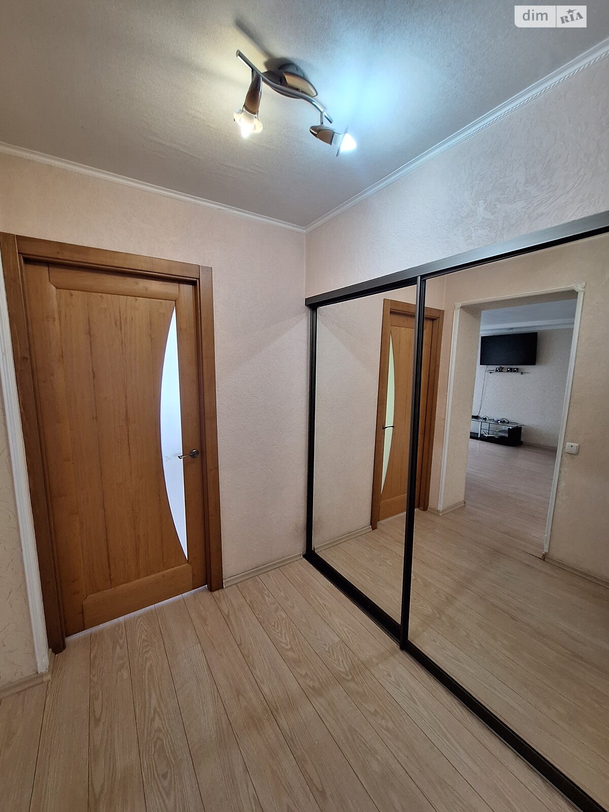 Продажа трехкомнатной квартиры в Днепре, на мас. Тополь-1, район Тополь-1 фото 1 Продажа трехкомнатной квартиры в Днепре, на мас. Тополь-1, район Тополь-1 фото 1