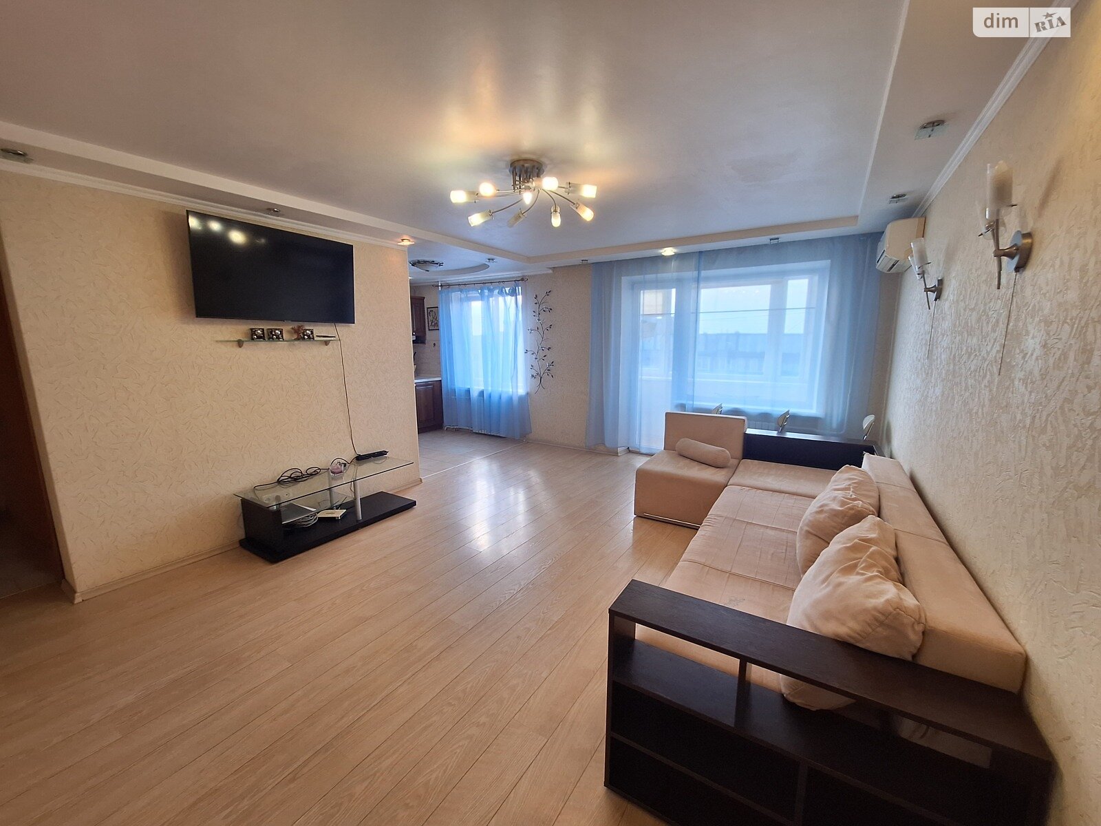 Продажа трехкомнатной квартиры в Днепре, на мас. Тополь-1, район Тополь-1 фото 1 Продажа трехкомнатной квартиры в Днепре, на мас. Тополь-1, район Тополь-1 фото 1