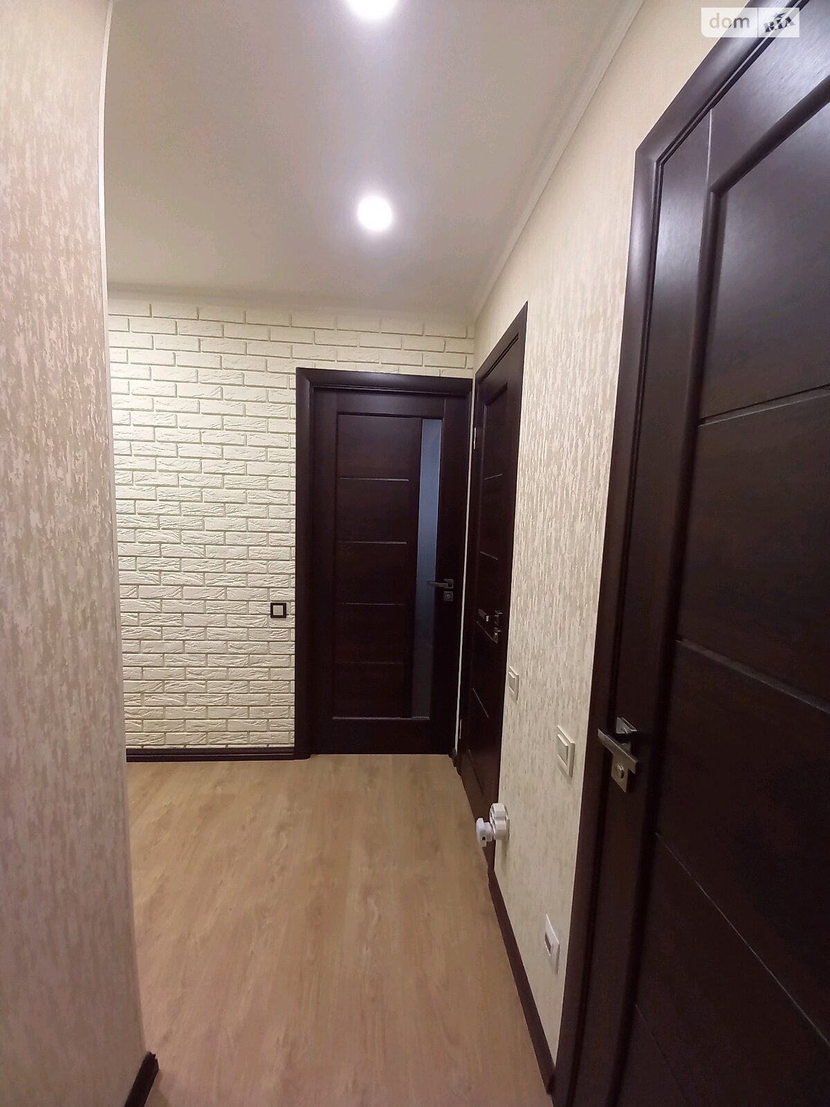 Продажа трехкомнатной квартиры в Днепре, на ул. Паршина, район Тополь-2 фото 1