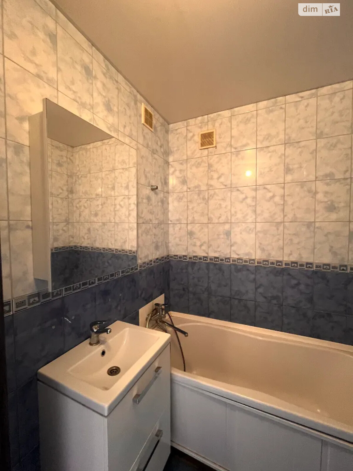 Продажа двухкомнатной квартиры в Днепре, на ул. Тополиная 19, район Тополь-2 фото 1 Продажа двухкомнатной квартиры в Днепре, на ул. Тополиная 19, район Тополь-2 фото 1