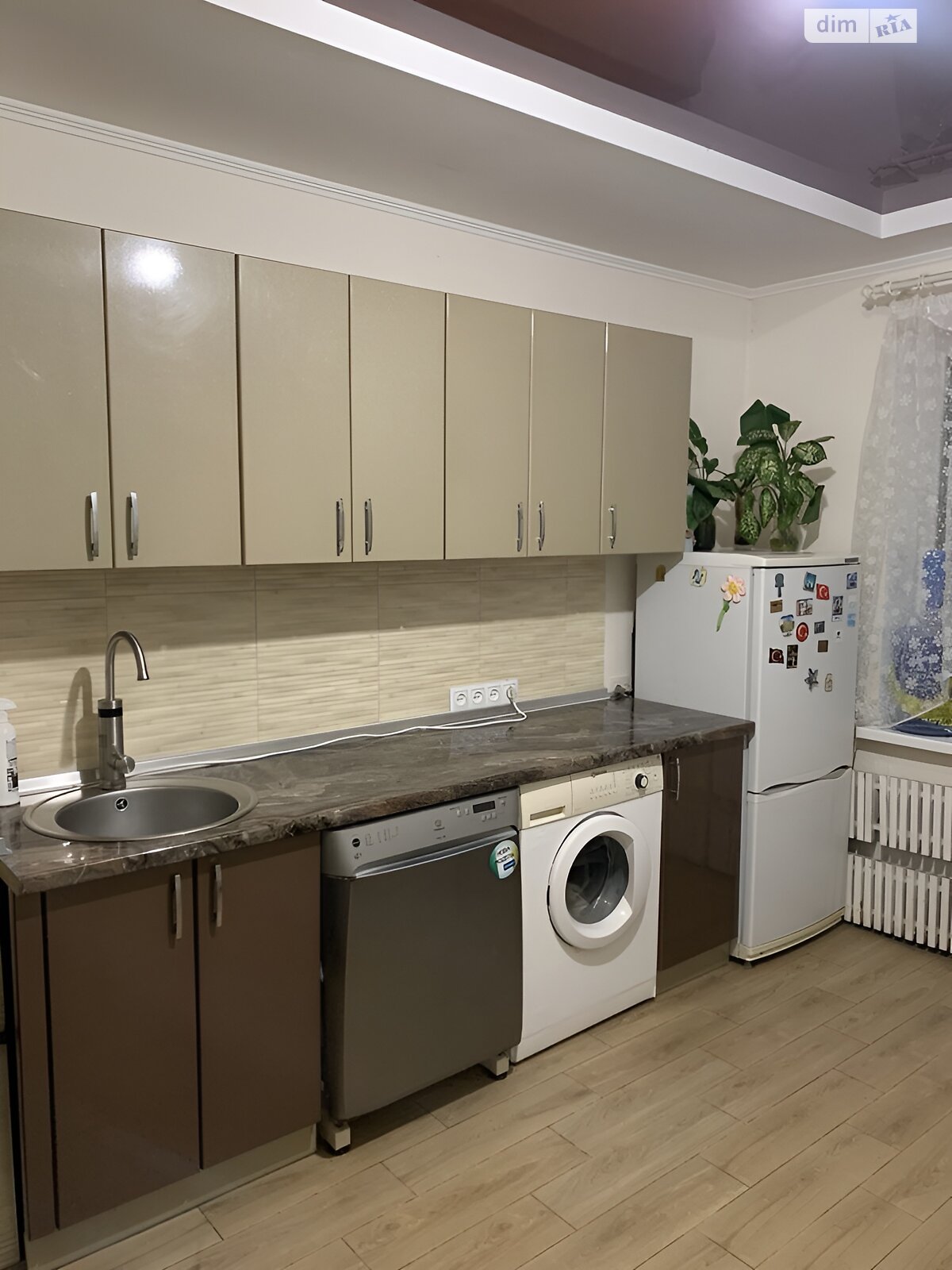 Продаж трикімнатної квартири в Дніпрі, на мас. Тополя-3 13, район Тополя-3 фото 1