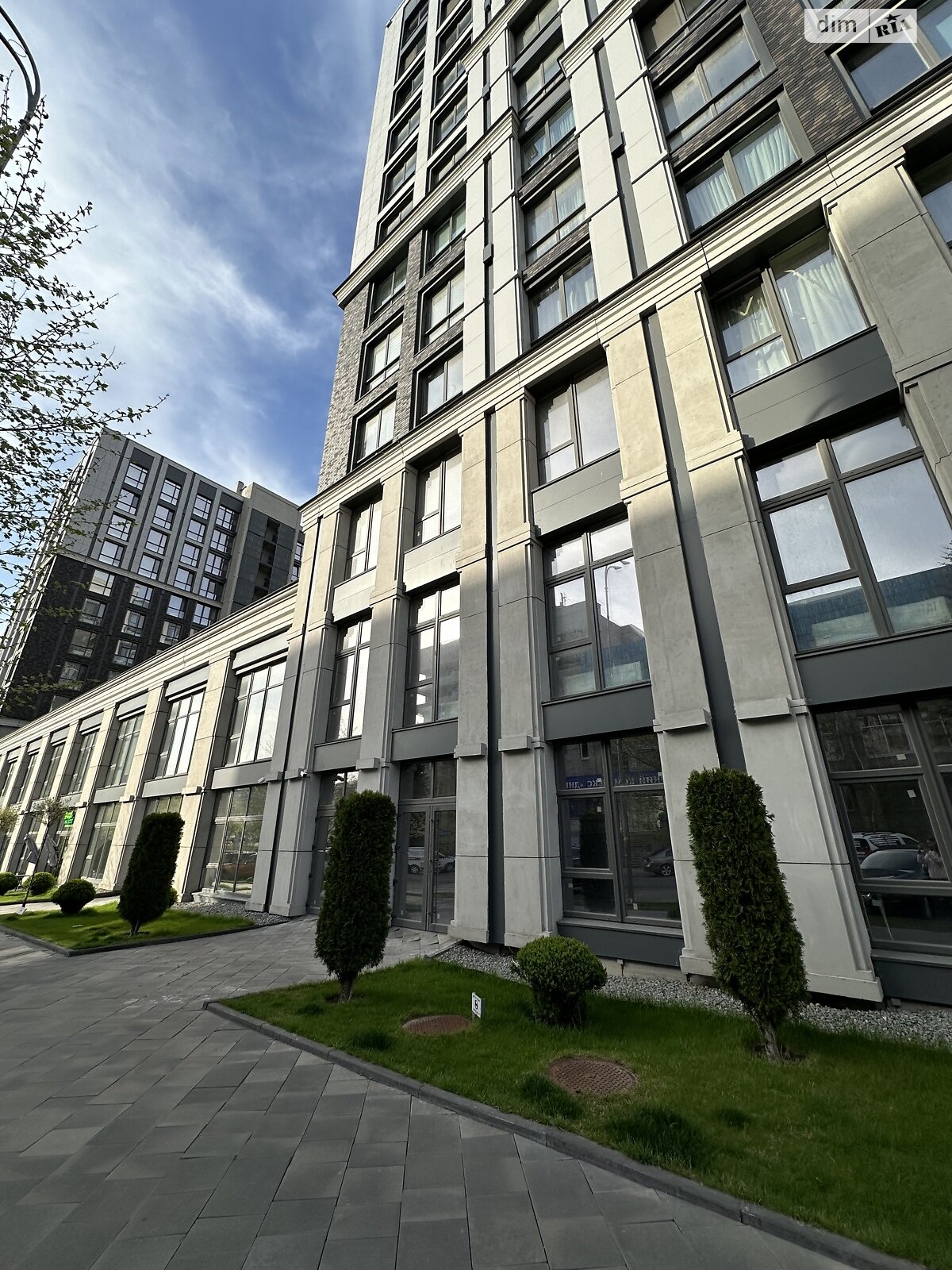 Продажа трехкомнатной квартиры в Днепре, на ул. Короленко 22А, район Центр фото 1